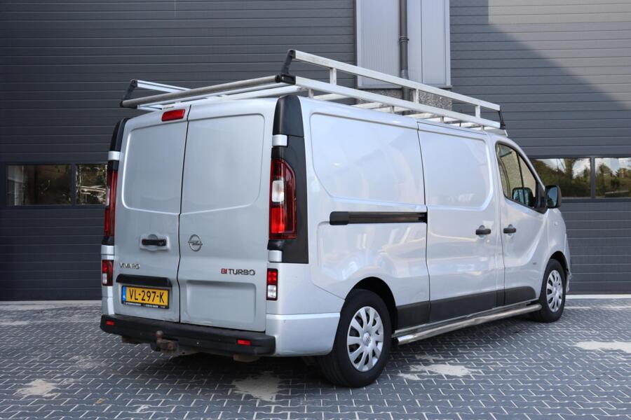 Opel Vivaro met kenteken VL-297-K – interieur
