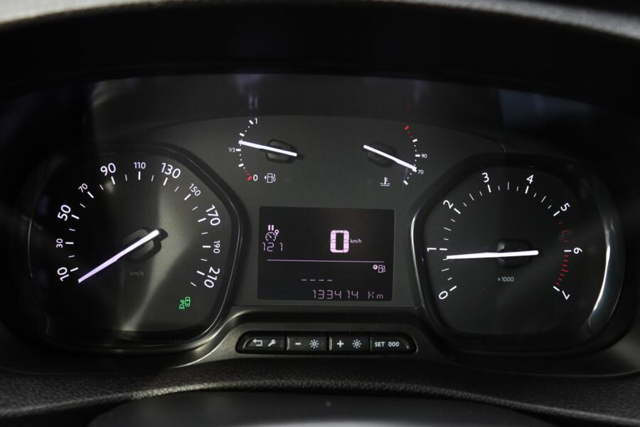 Opel Vivaro met kenteken VLS-06-K – dashboard