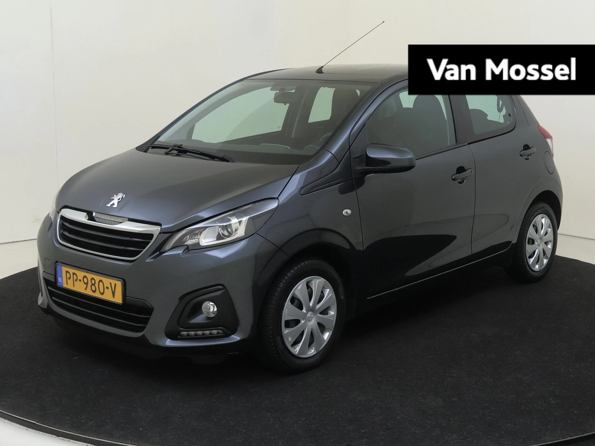 Peugeot 108 met kenteken 45100 – autofoto 2