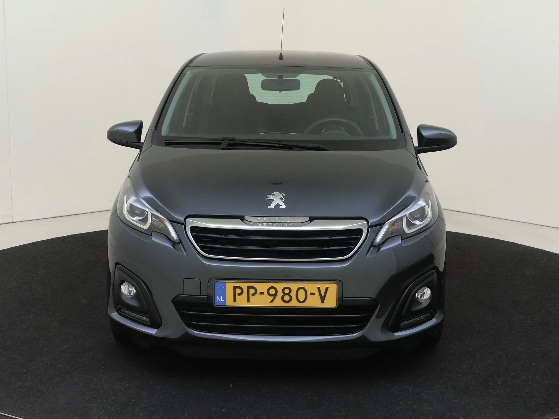 Peugeot 108 met kenteken 45100 – autofoto 3