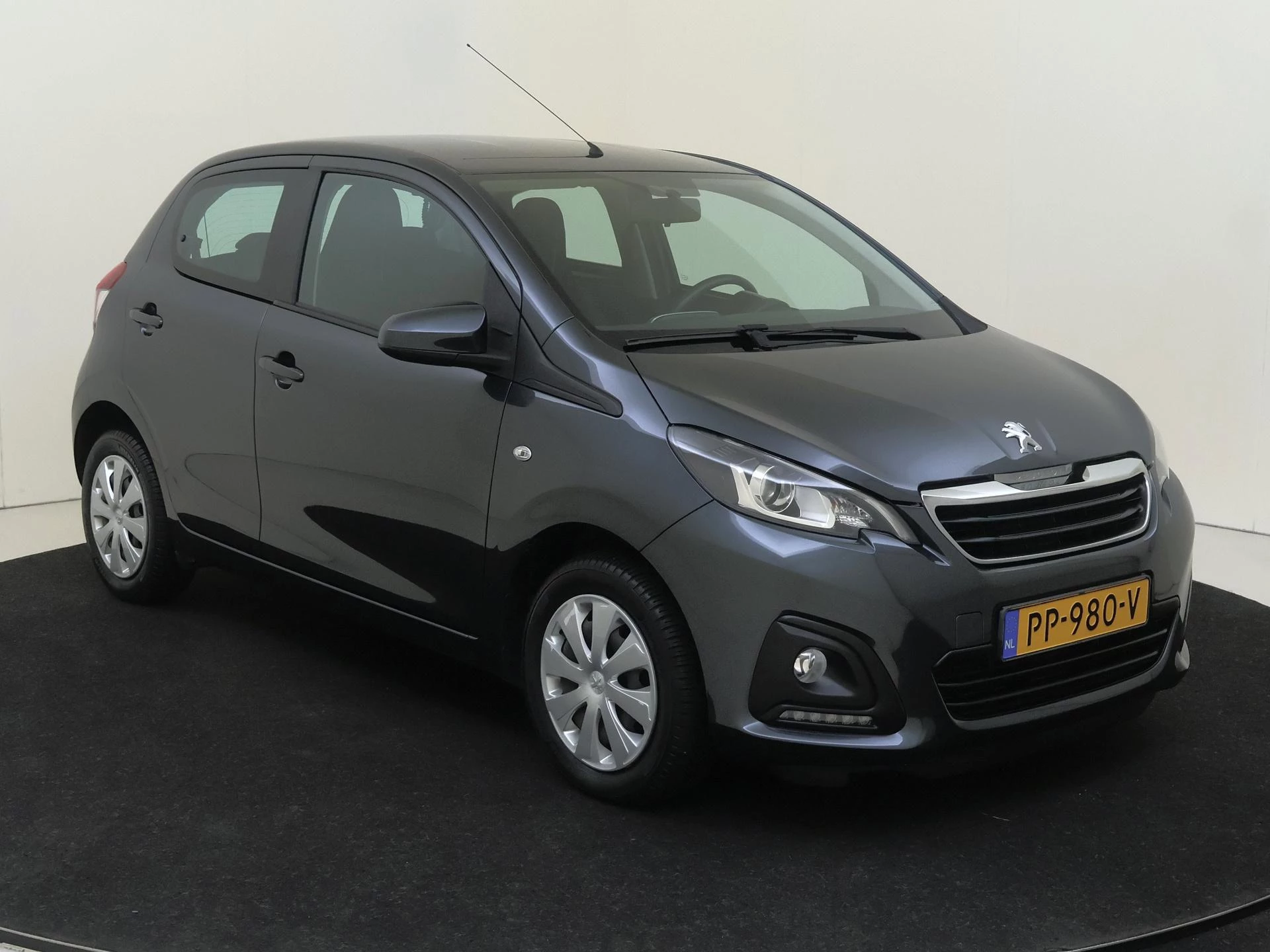 Peugeot 108 met kenteken 45100 – autofoto 4