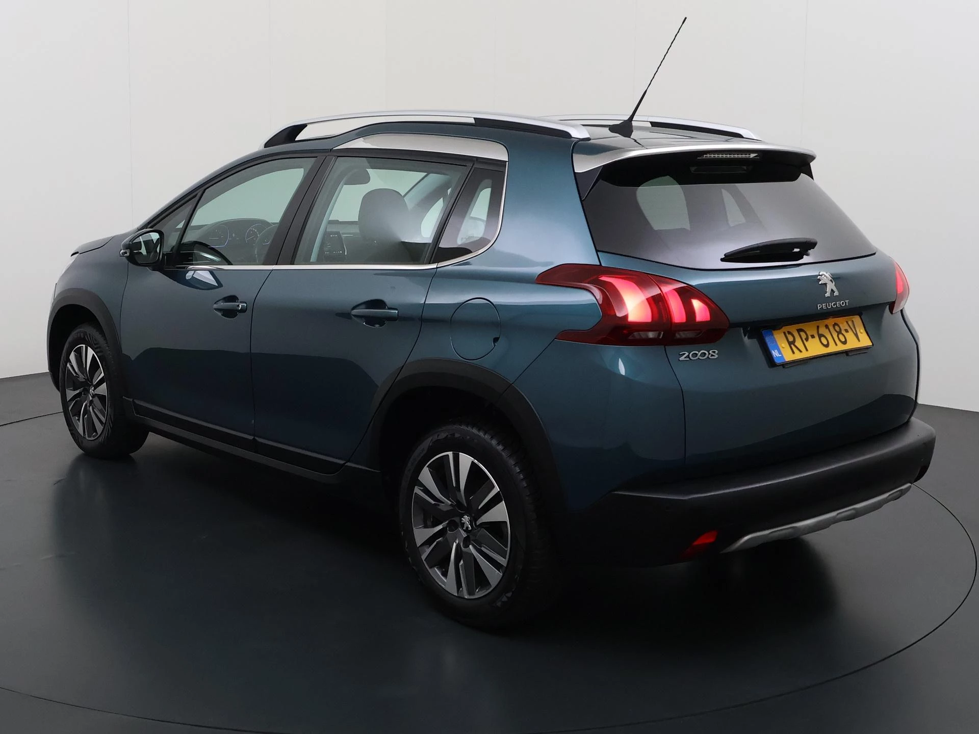 Peugeot 2008 met kenteken 44100 – autofoto 3