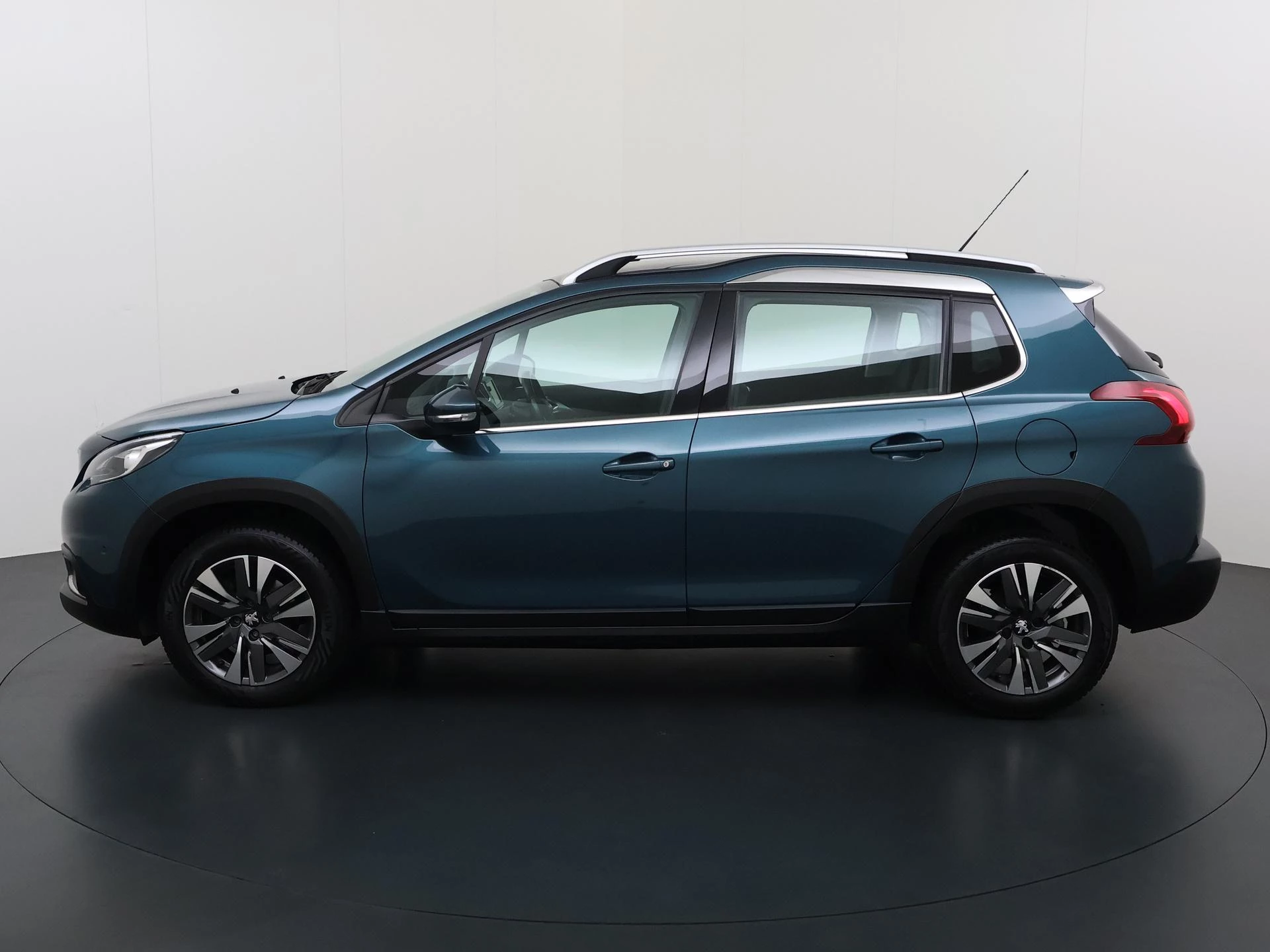 Peugeot 2008 met kenteken 44100 – autofoto 5