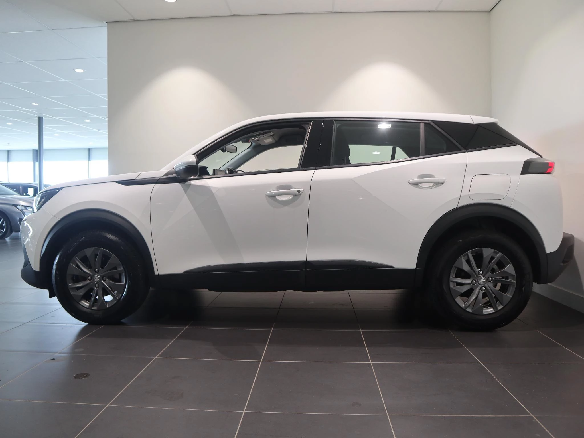 Peugeot 2008 met kenteken 55100 – autofoto 5