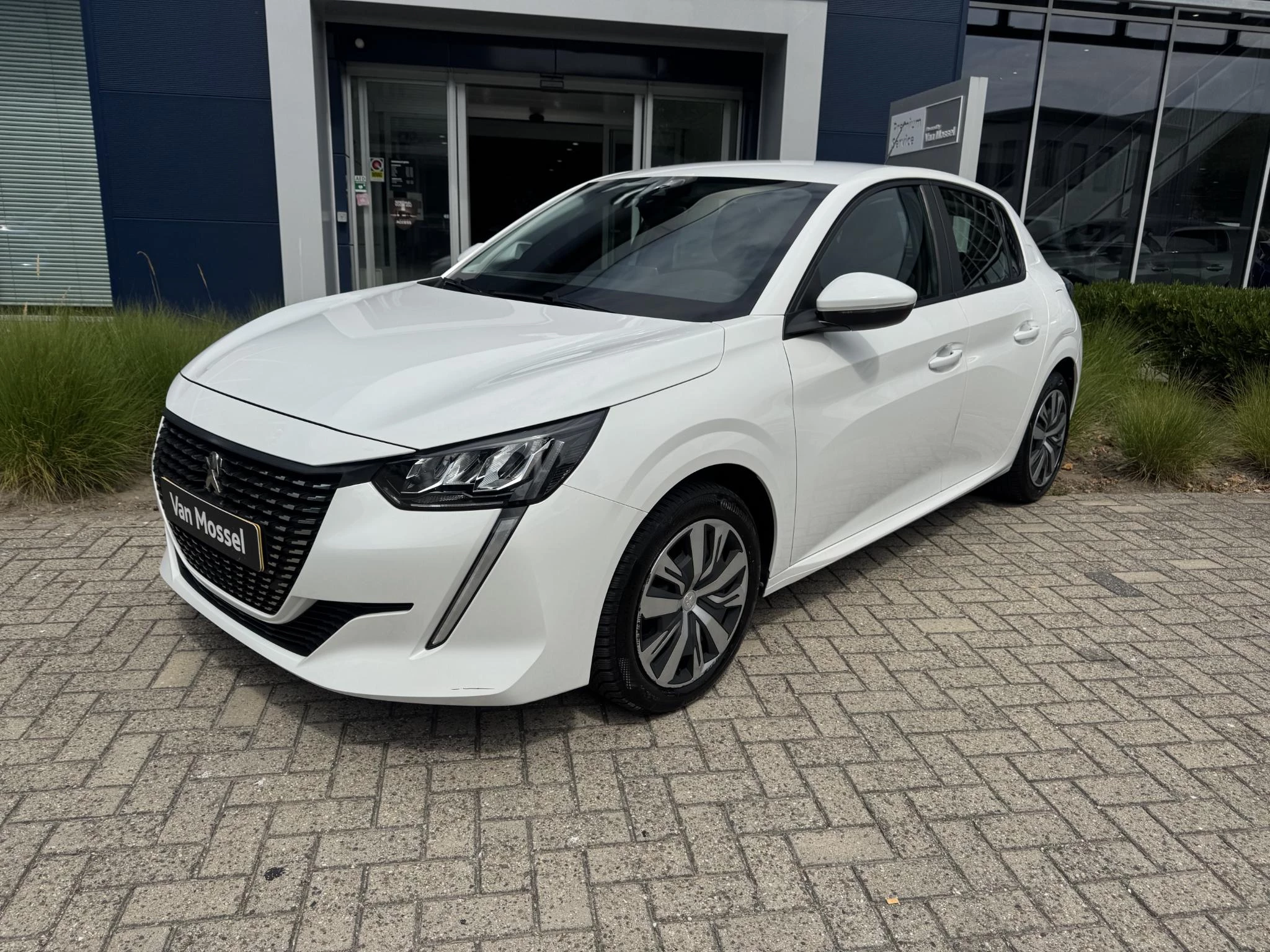 Peugeot 208 met kenteken 52100 – autofoto 4