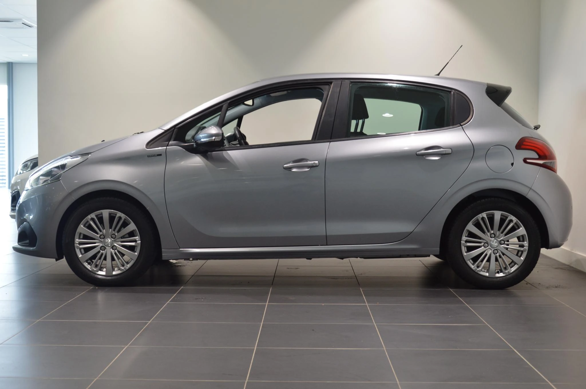 Peugeot 208 met kenteken 56100 – autofoto 5
