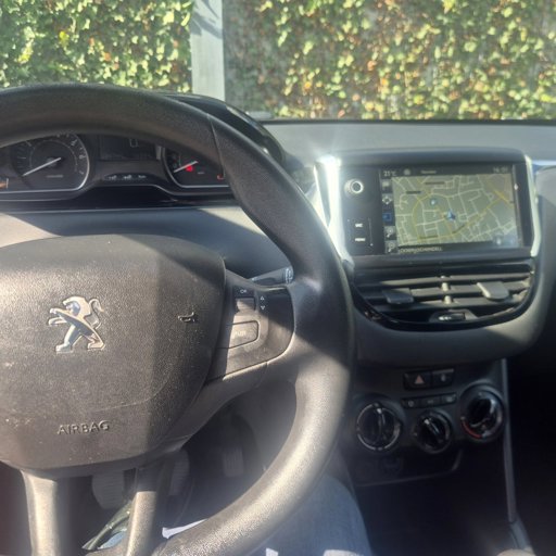 Peugeot 208 met kenteken GR-323-N – achteraanzicht
