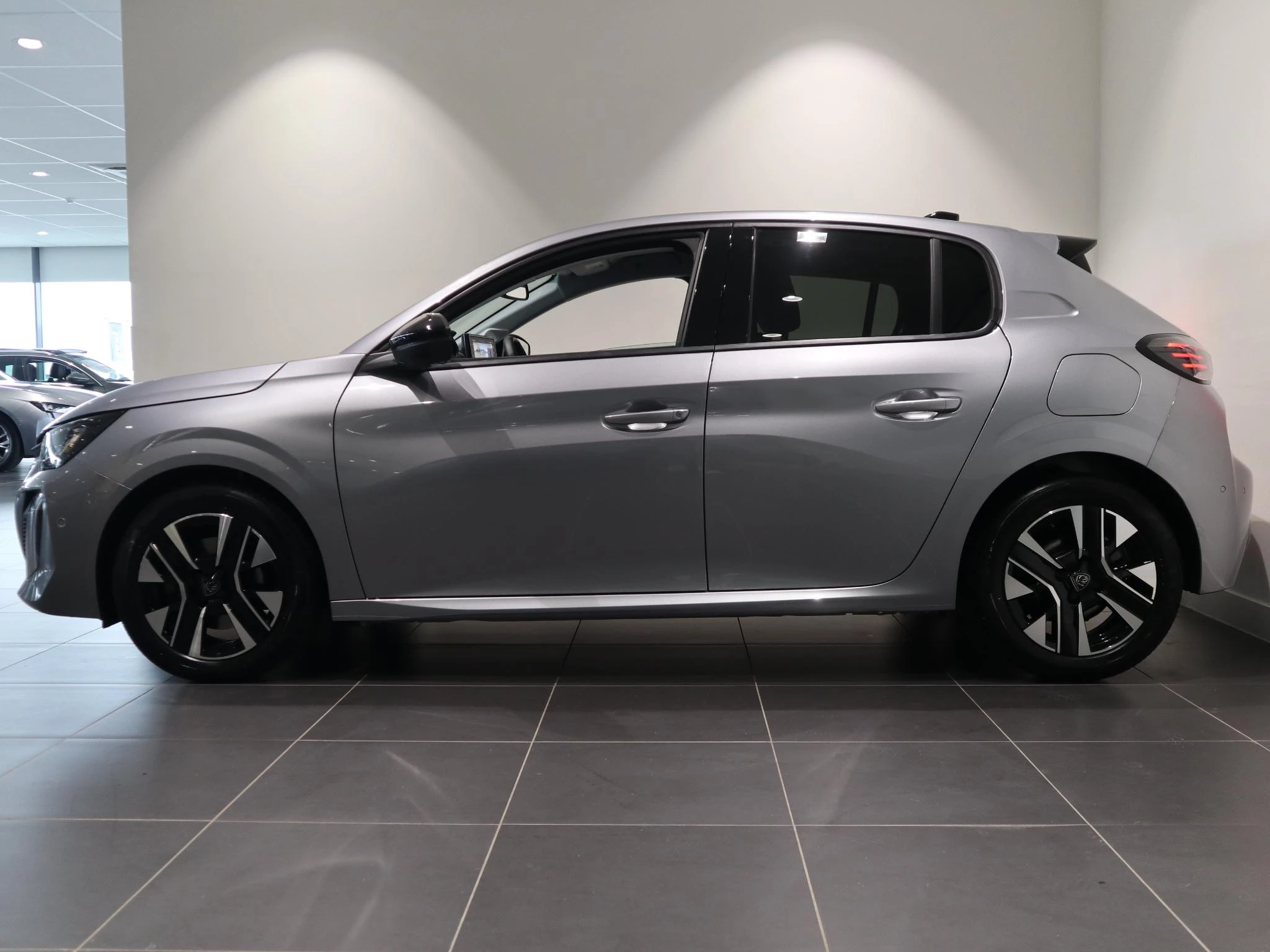 Peugeot 208 met kenteken KFR-72-V – autofoto 5