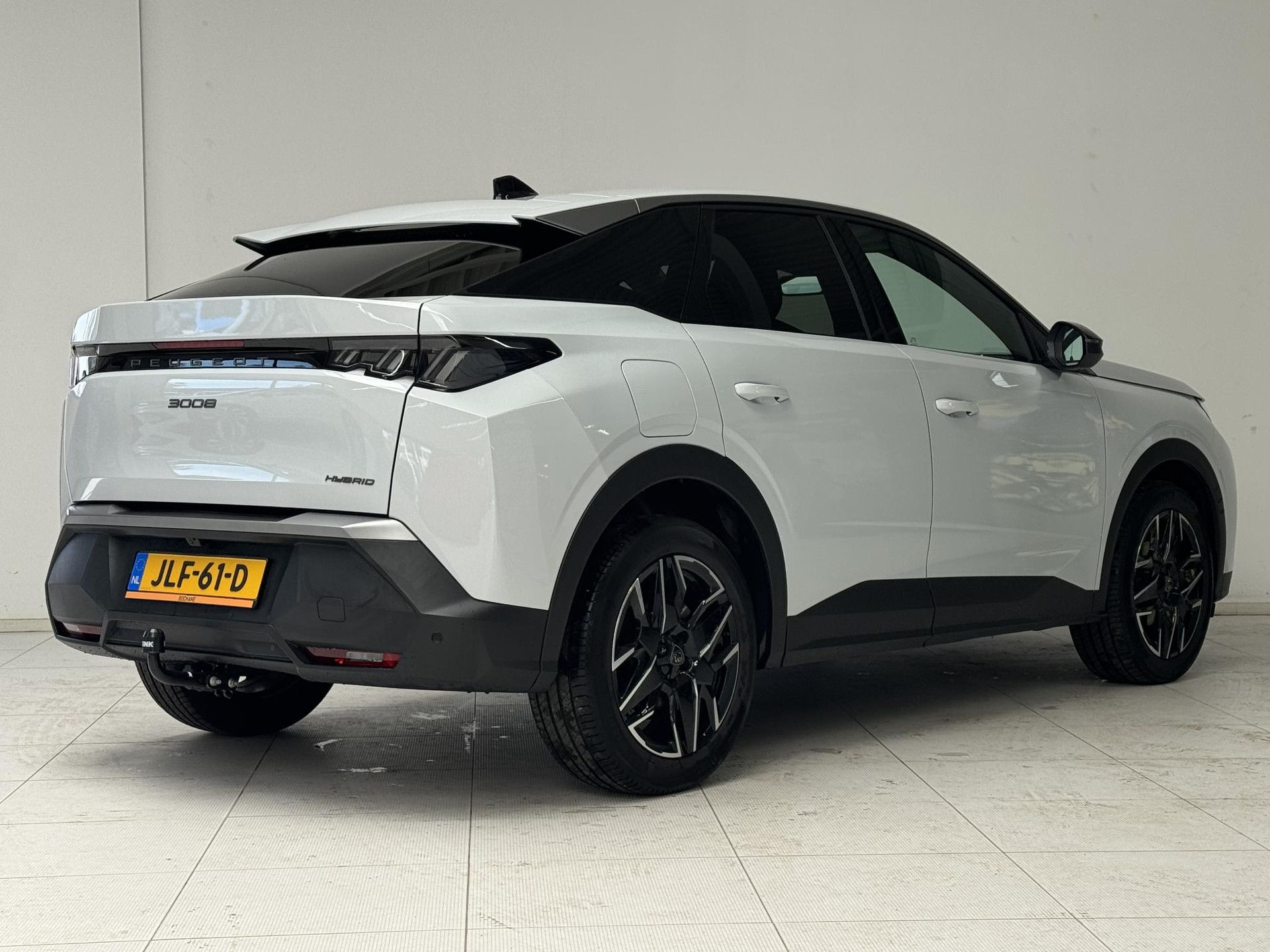 Peugeot 3008 met kenteken JLF-61-D – achteraanzicht