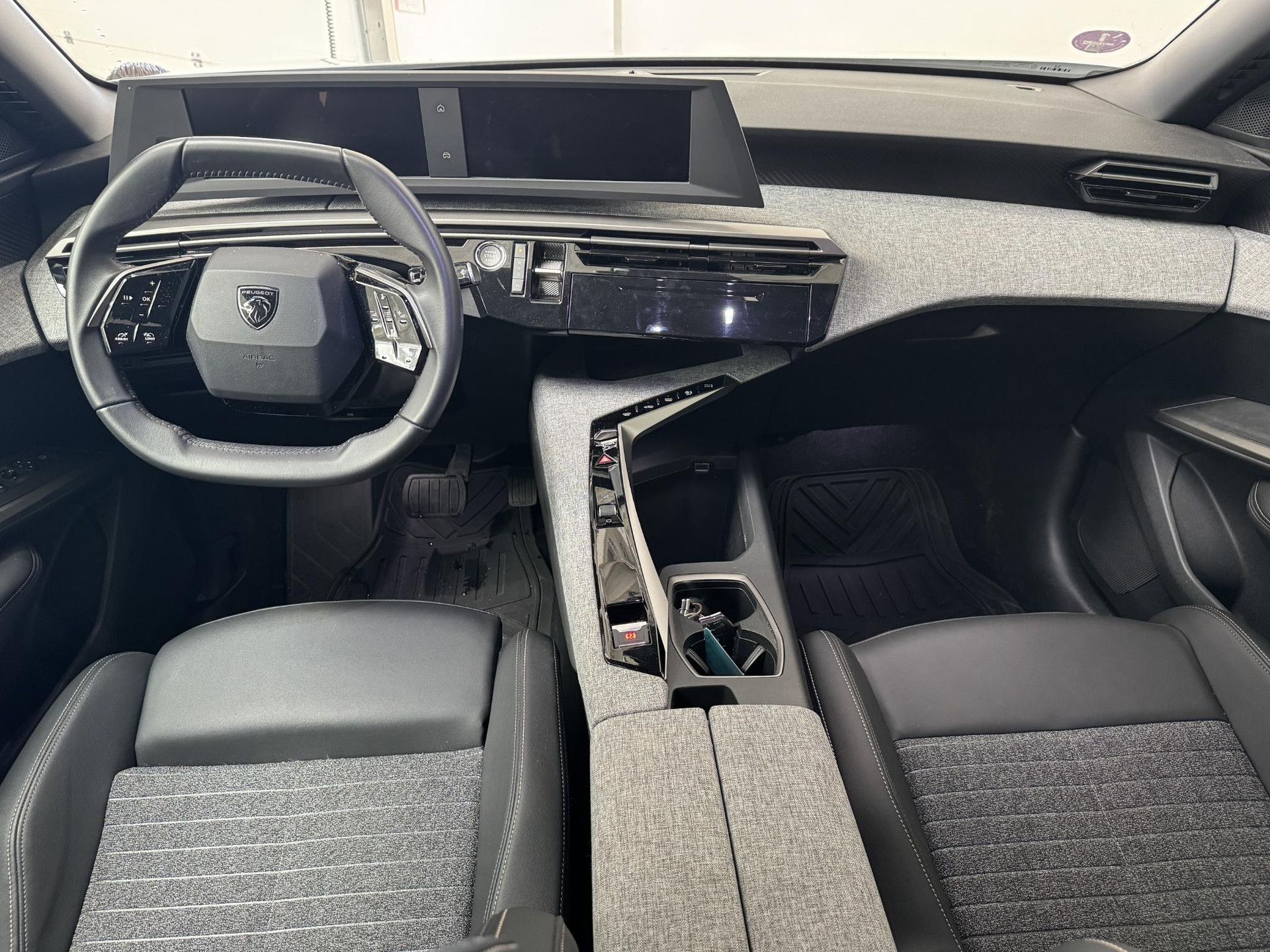 Peugeot 3008 met kenteken JLF-61-D – interieur