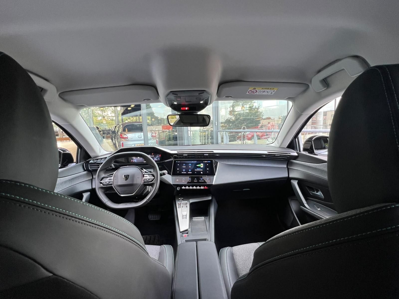 Peugeot 308 met kenteken KSG-34-L – interieur