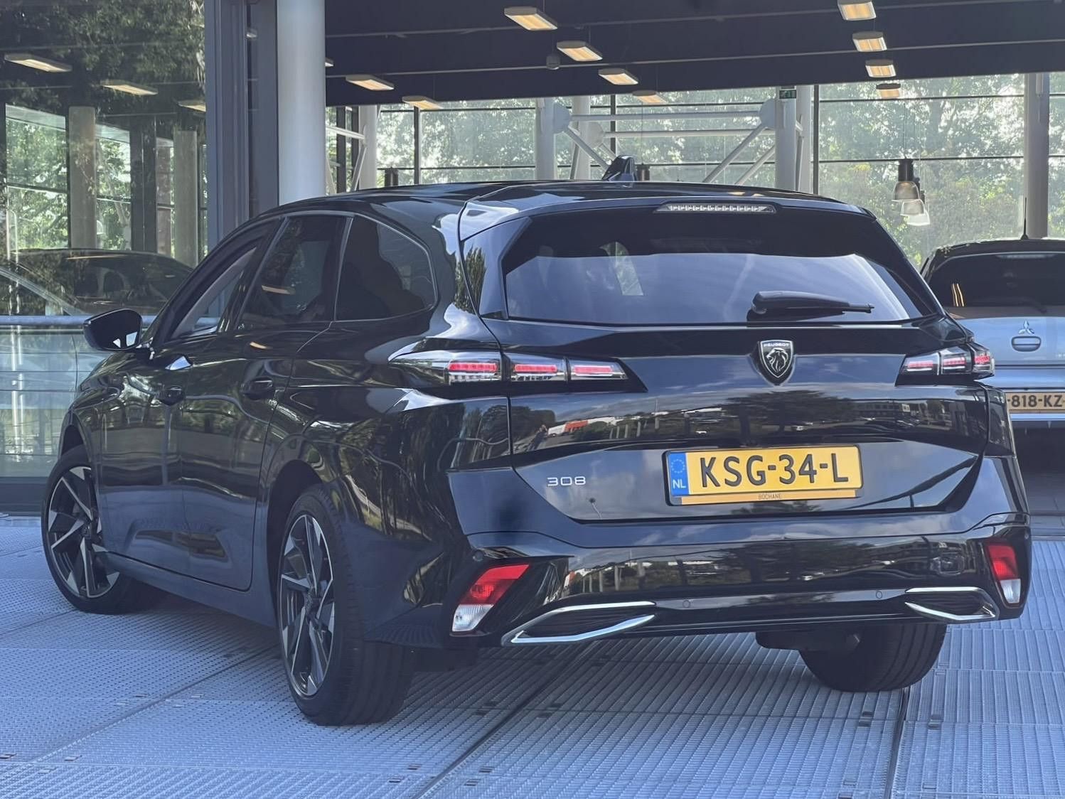 Peugeot 308 met kenteken KSG-34-L – detailfoto