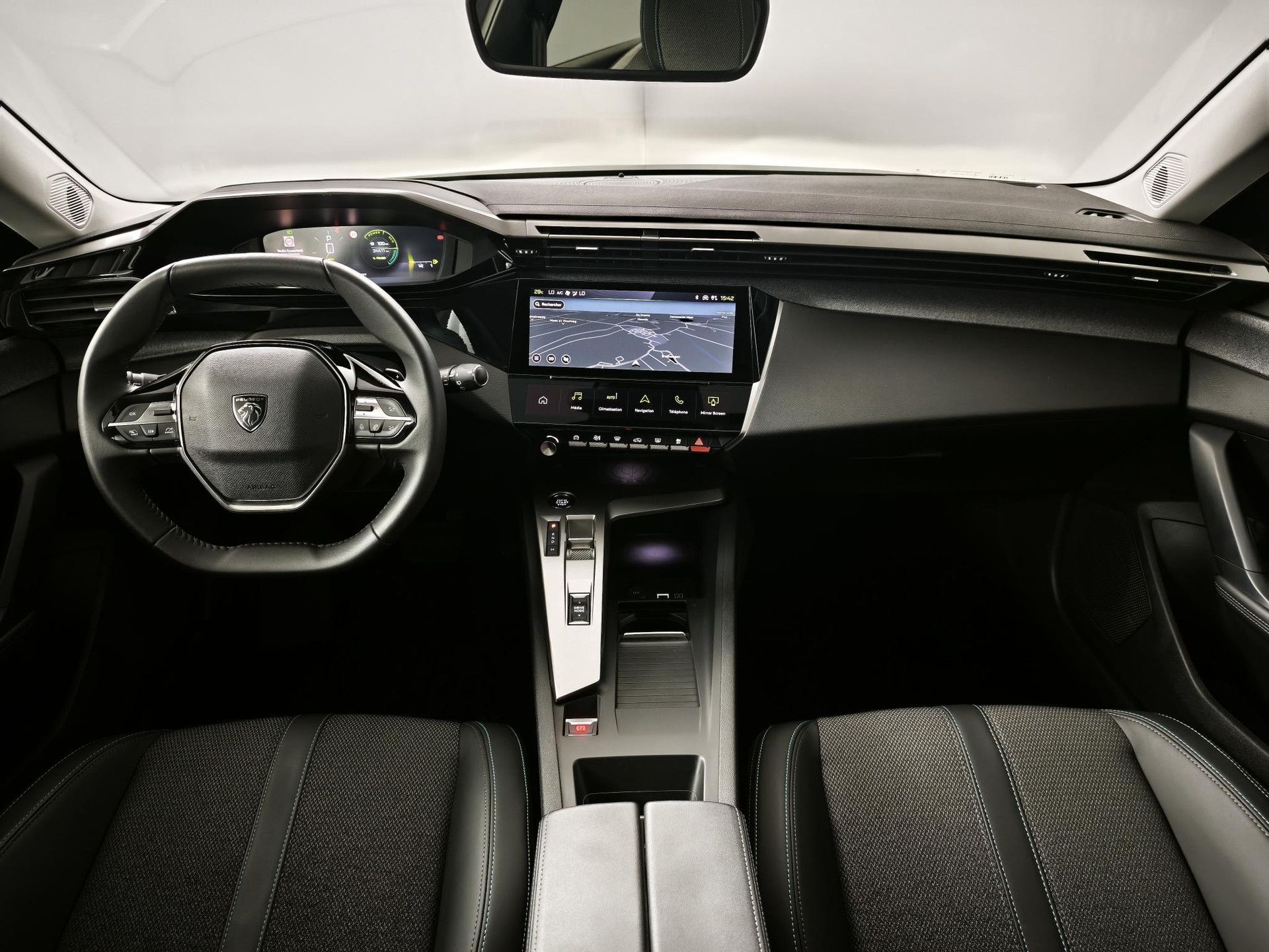 Peugeot 308 met kenteken KSK-22-R – interieur