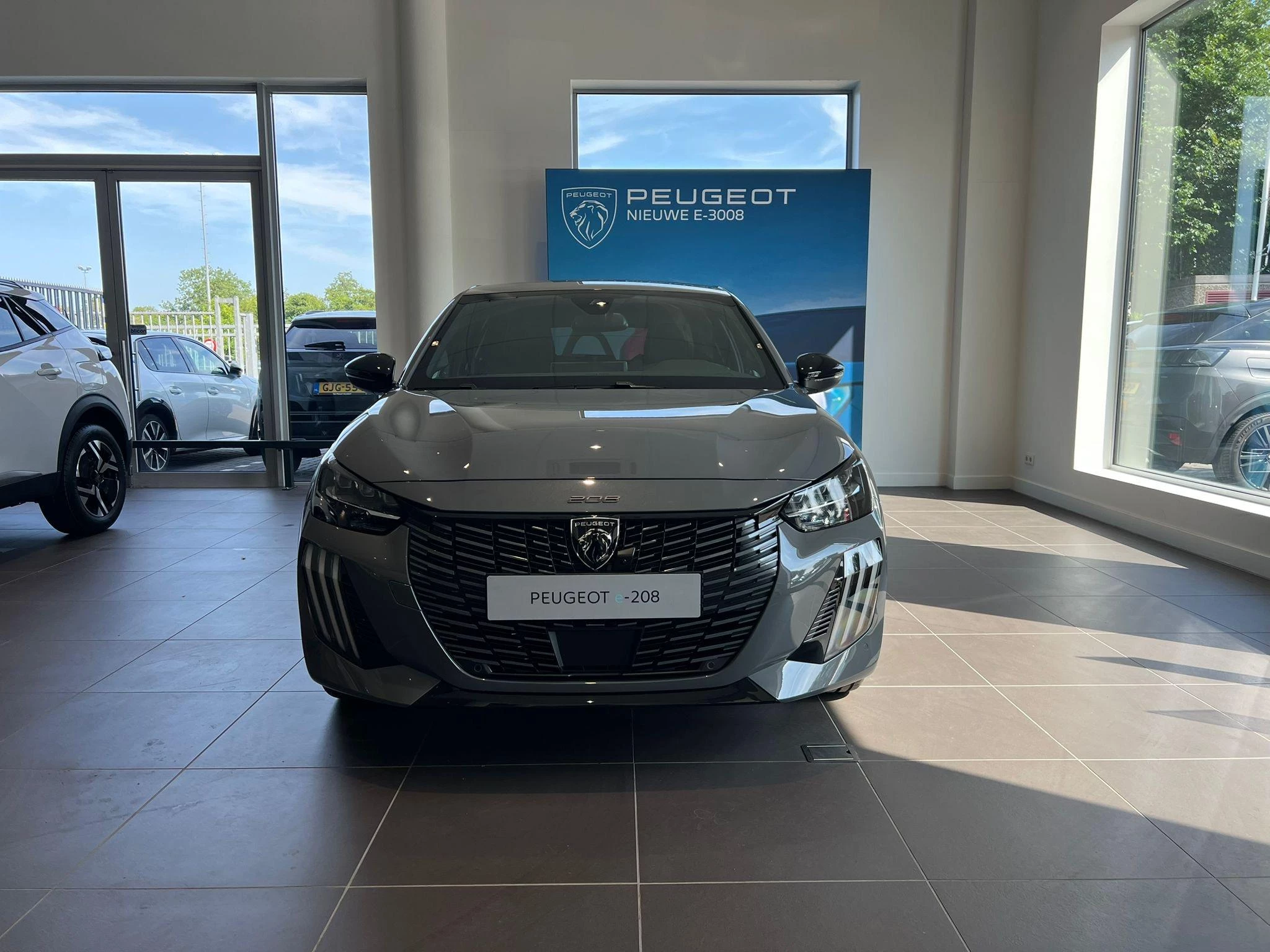 Peugeot E-208 – autofoto 4