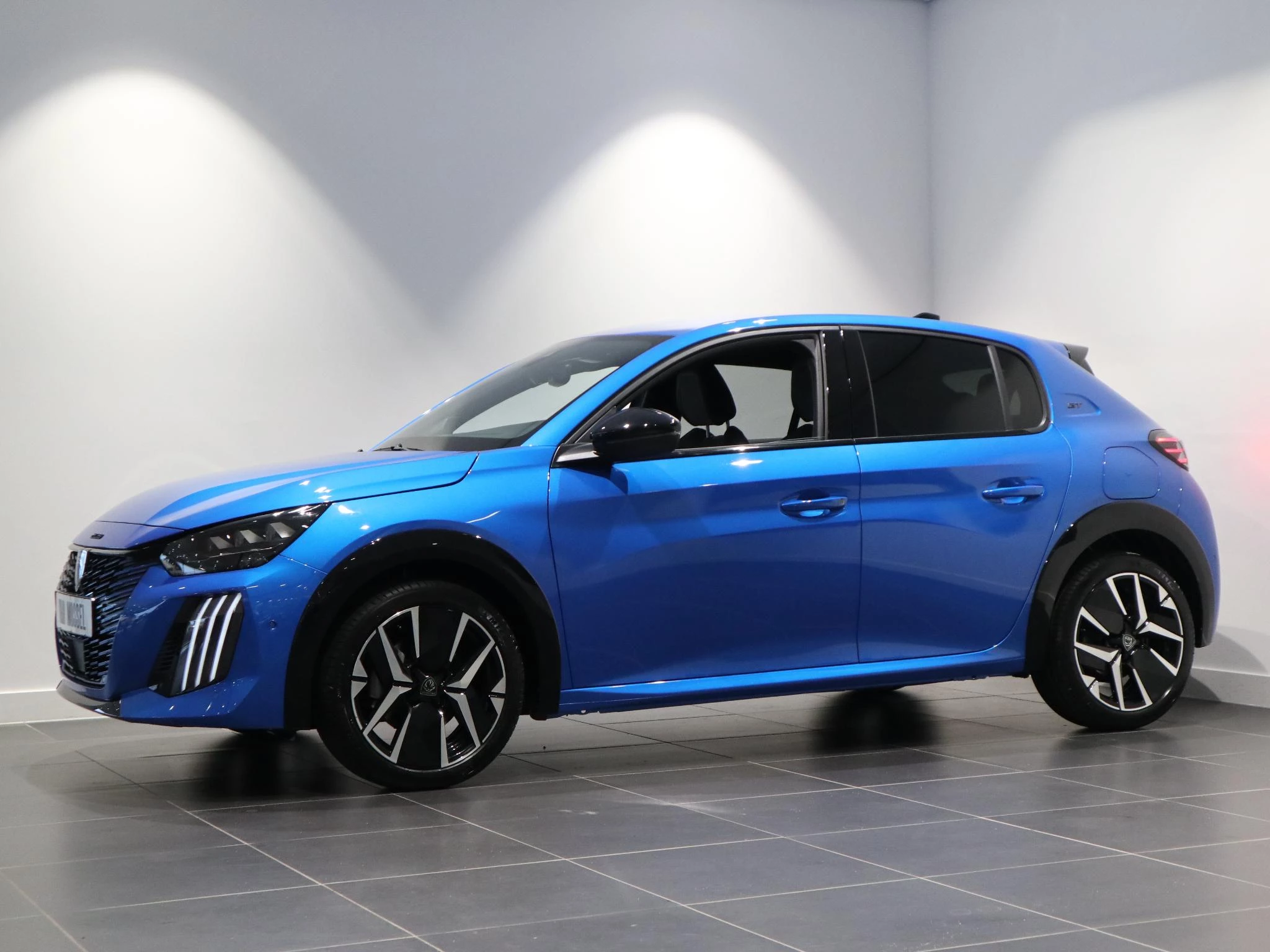Peugeot E-208 – autofoto 5
