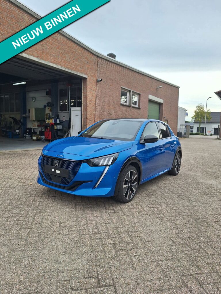 Peugeot E-208 met kenteken KTZ-13-K – achteraanzicht