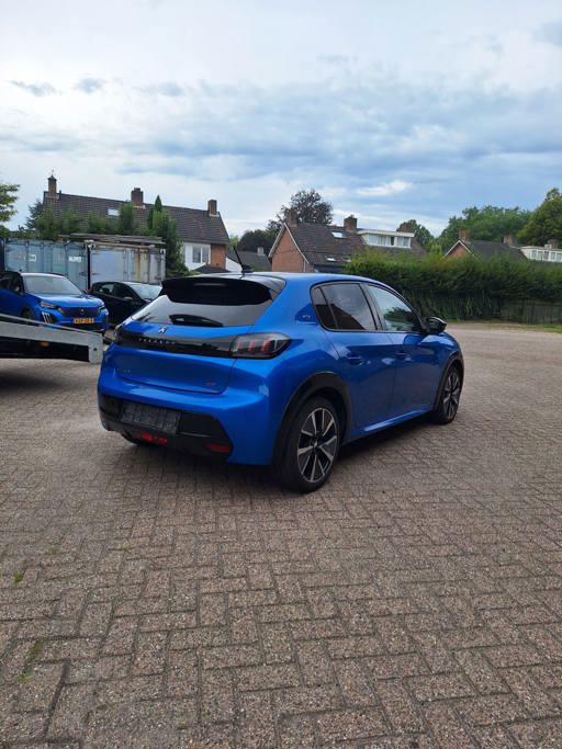 Peugeot E-208 met kenteken KTZ-13-K – interieur