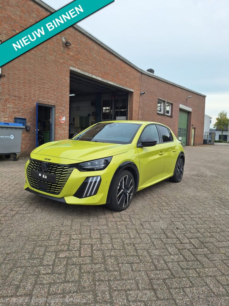 Peugeot E-208 met kenteken KTZ-60-Z – achteraanzicht