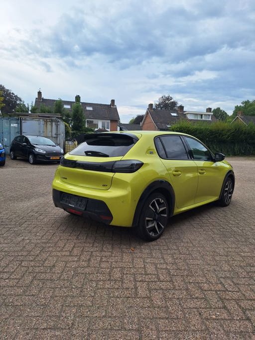 Peugeot E-208 met kenteken KTZ-60-Z – interieur