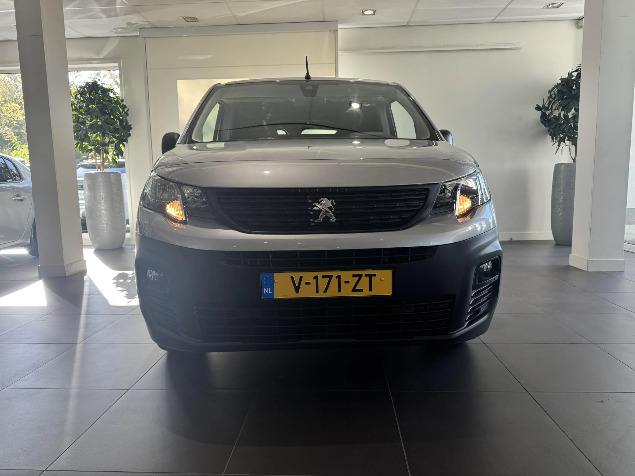 Peugeot Partner met kenteken 41100 – autofoto 5