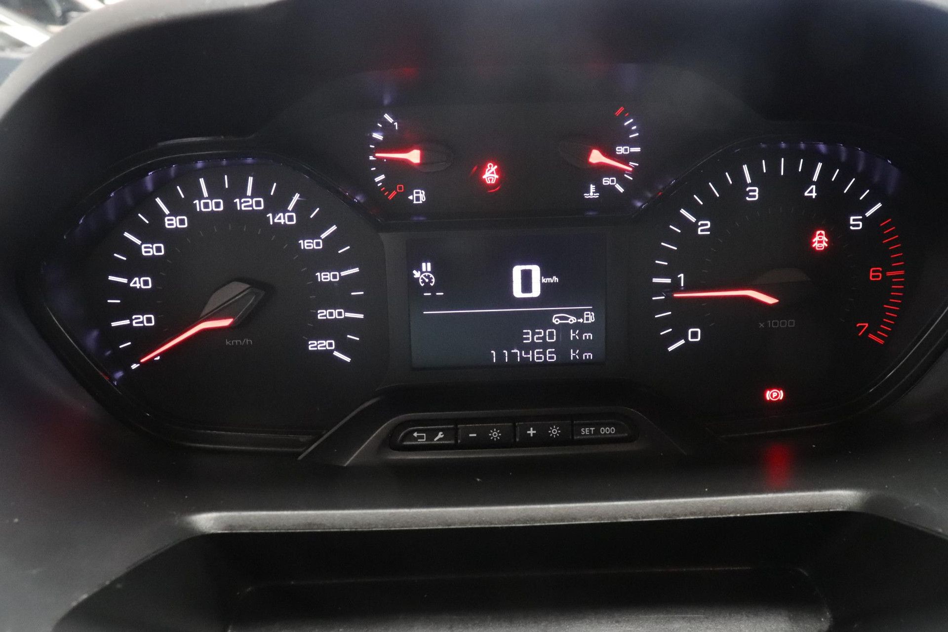Peugeot Partner met kenteken VHT-40-N – dashboard