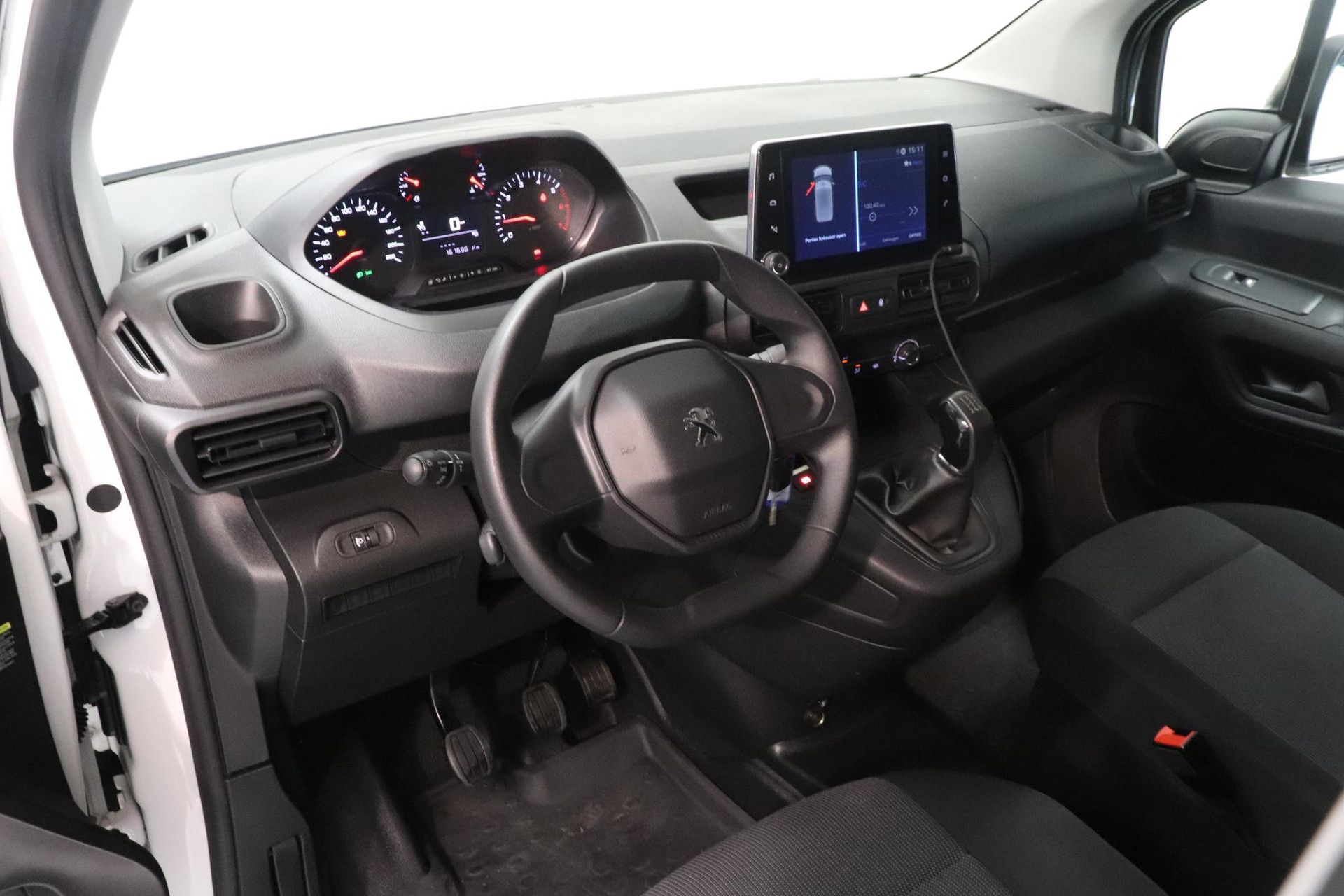 Peugeot Partner met kenteken VHT-88-V – interieur