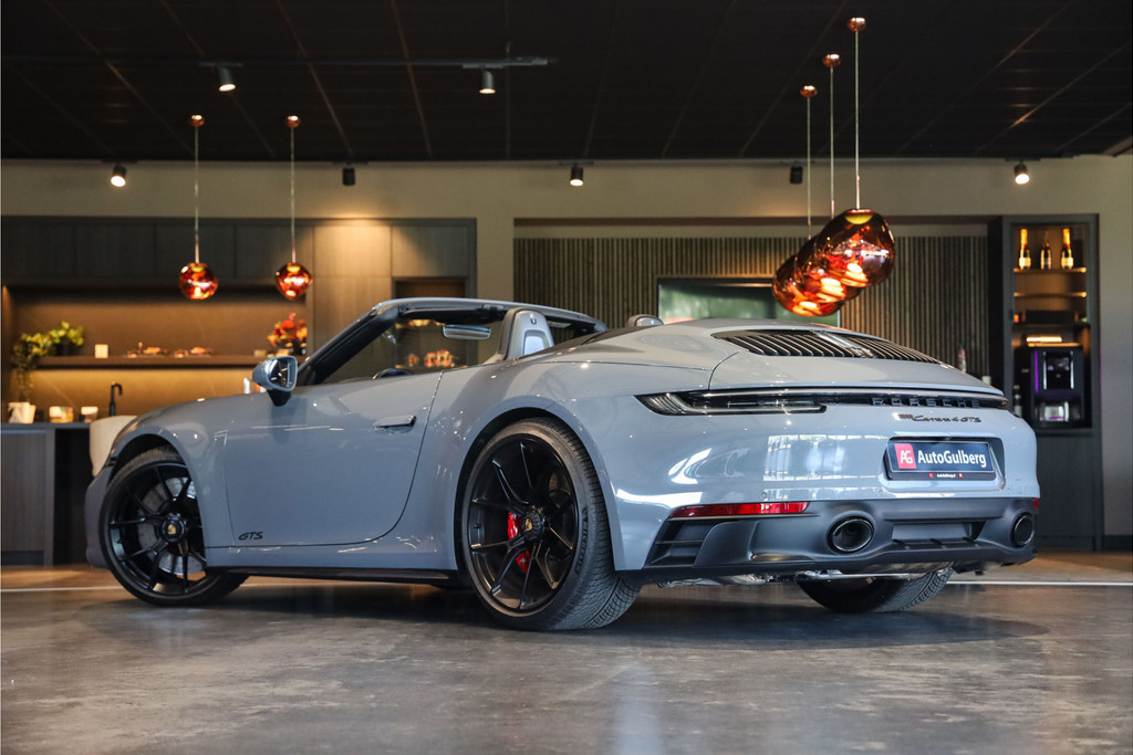 Porsche 911 met kenteken JFD-33-R – achteraanzicht