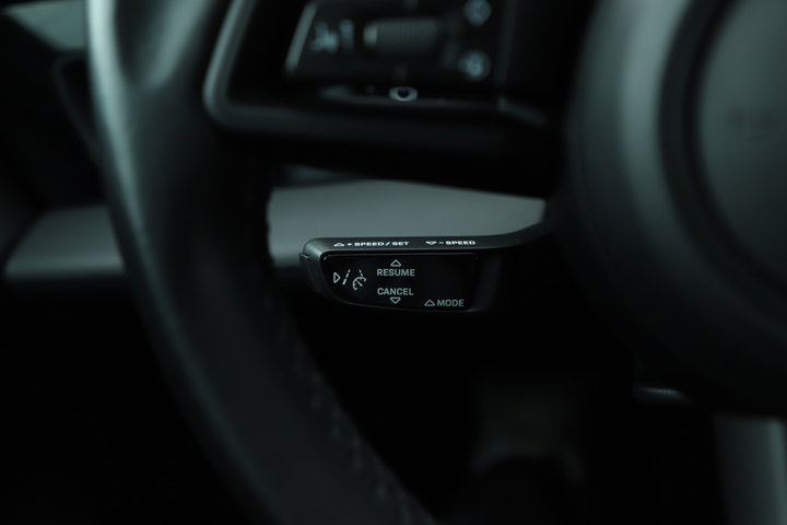 Porsche Taycan – vooraanzicht