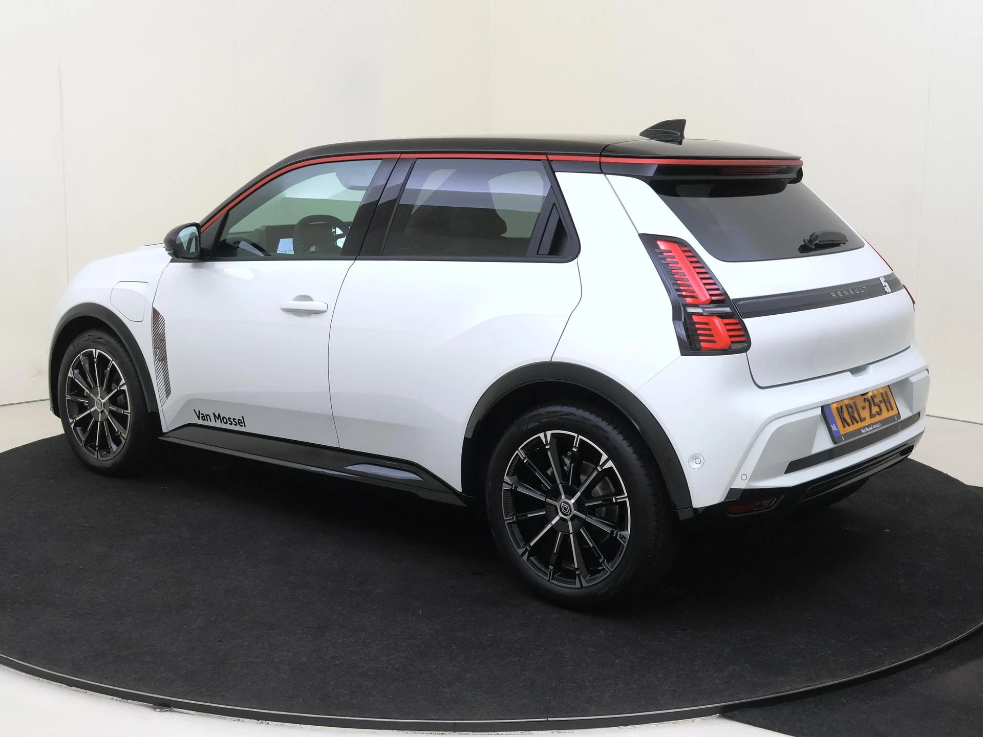 Renault 5 – autofoto 4