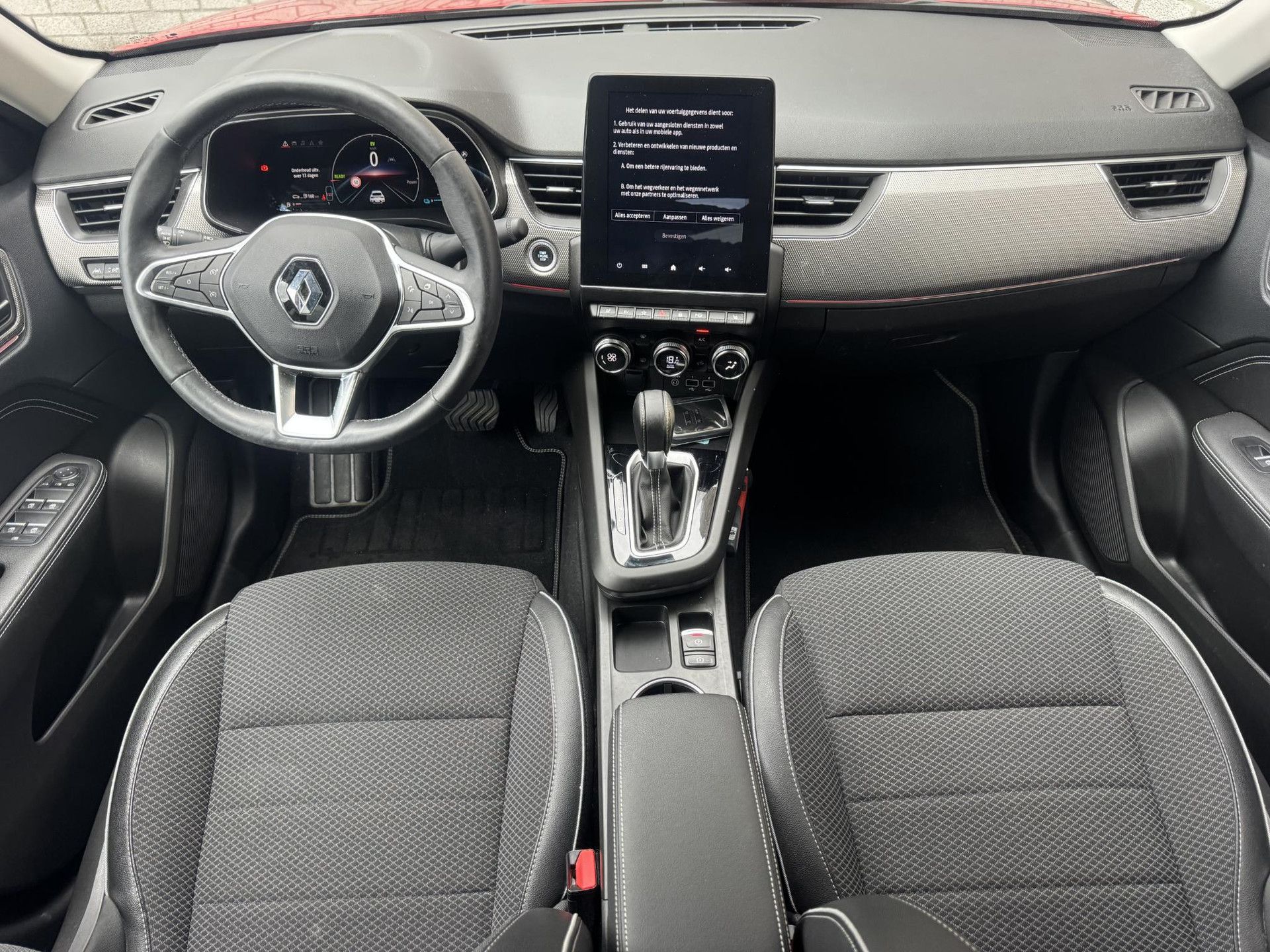 Renault Arkana met kenteken T-240-SX – interieur