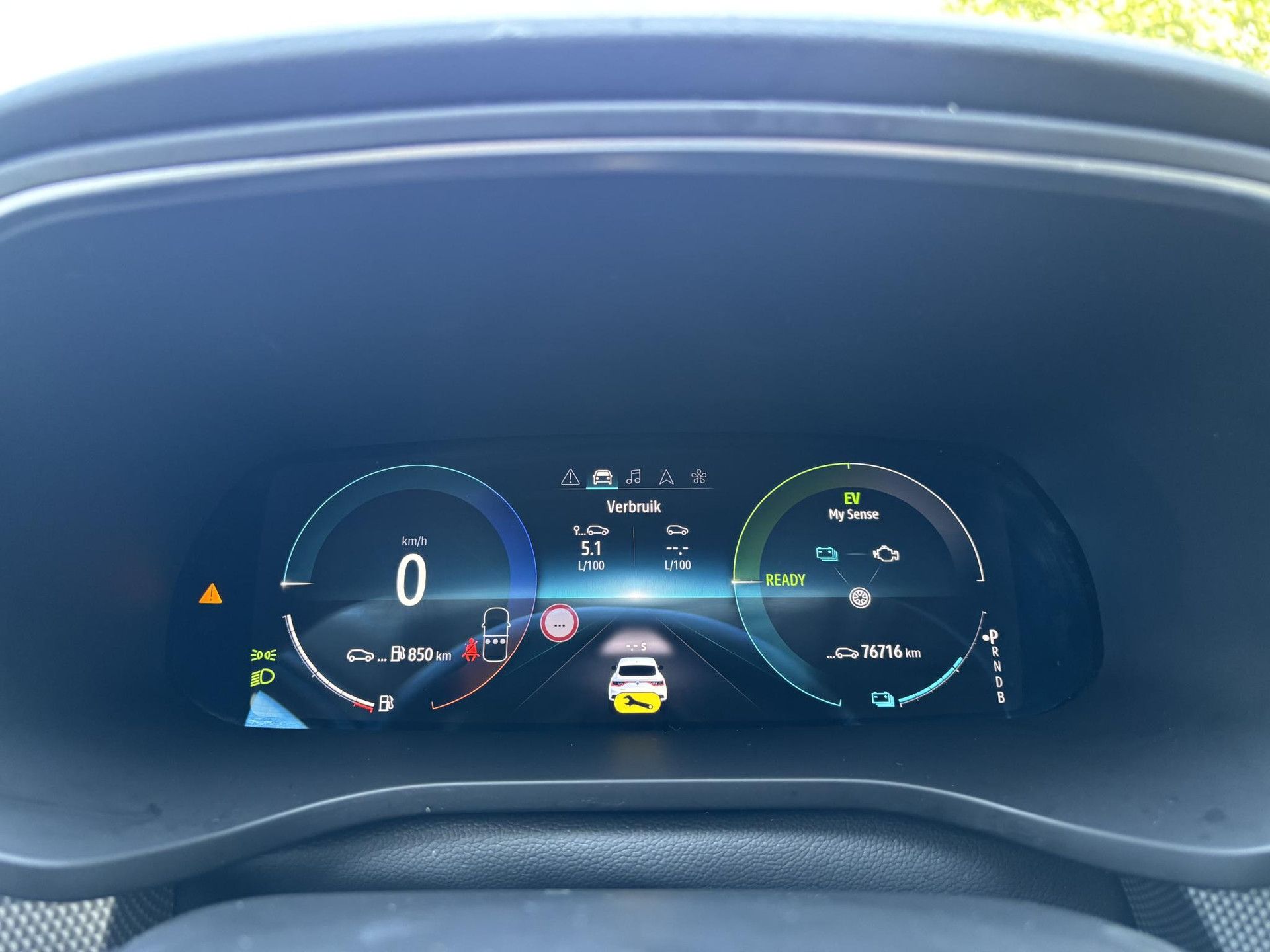 Renault Arkana met kenteken T-743-NH – dashboard