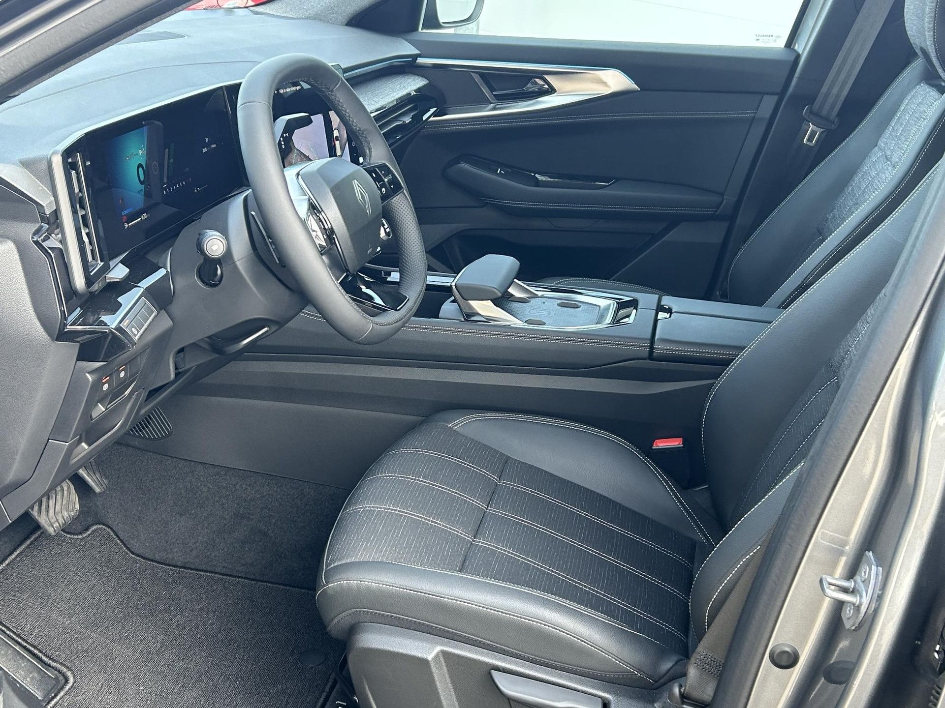 Renault Austral met kenteken HVF-53-K – detailfoto