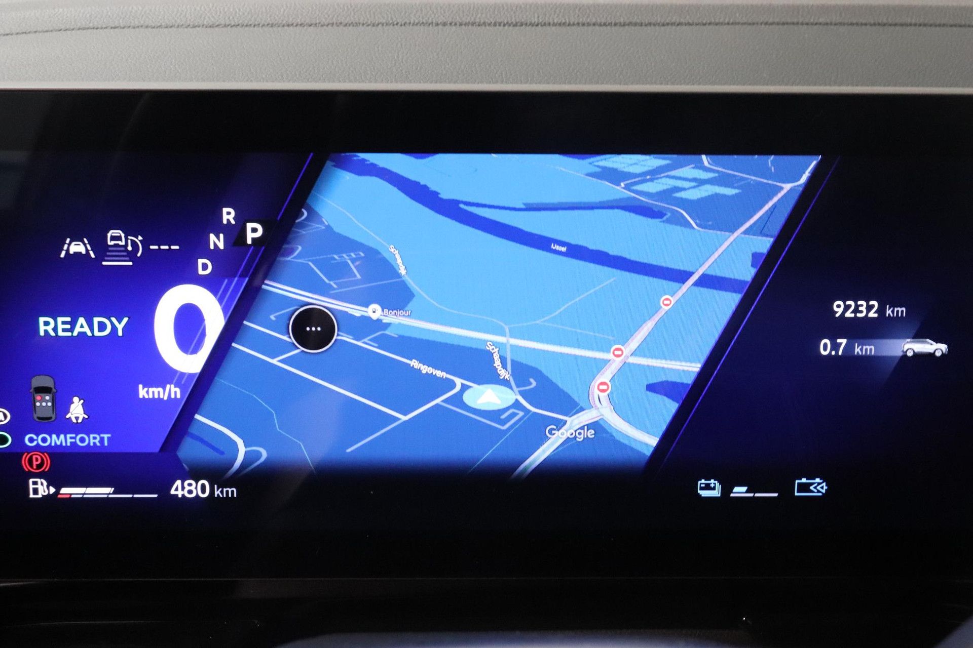 Renault Austral met kenteken KTR-19-H – dashboard
