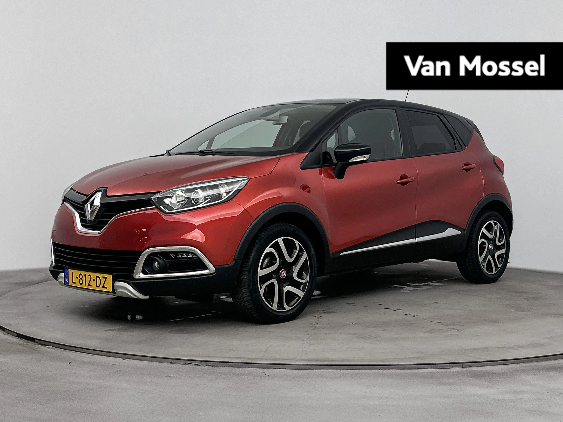 Renault Captur met kenteken 56100 – autofoto 2