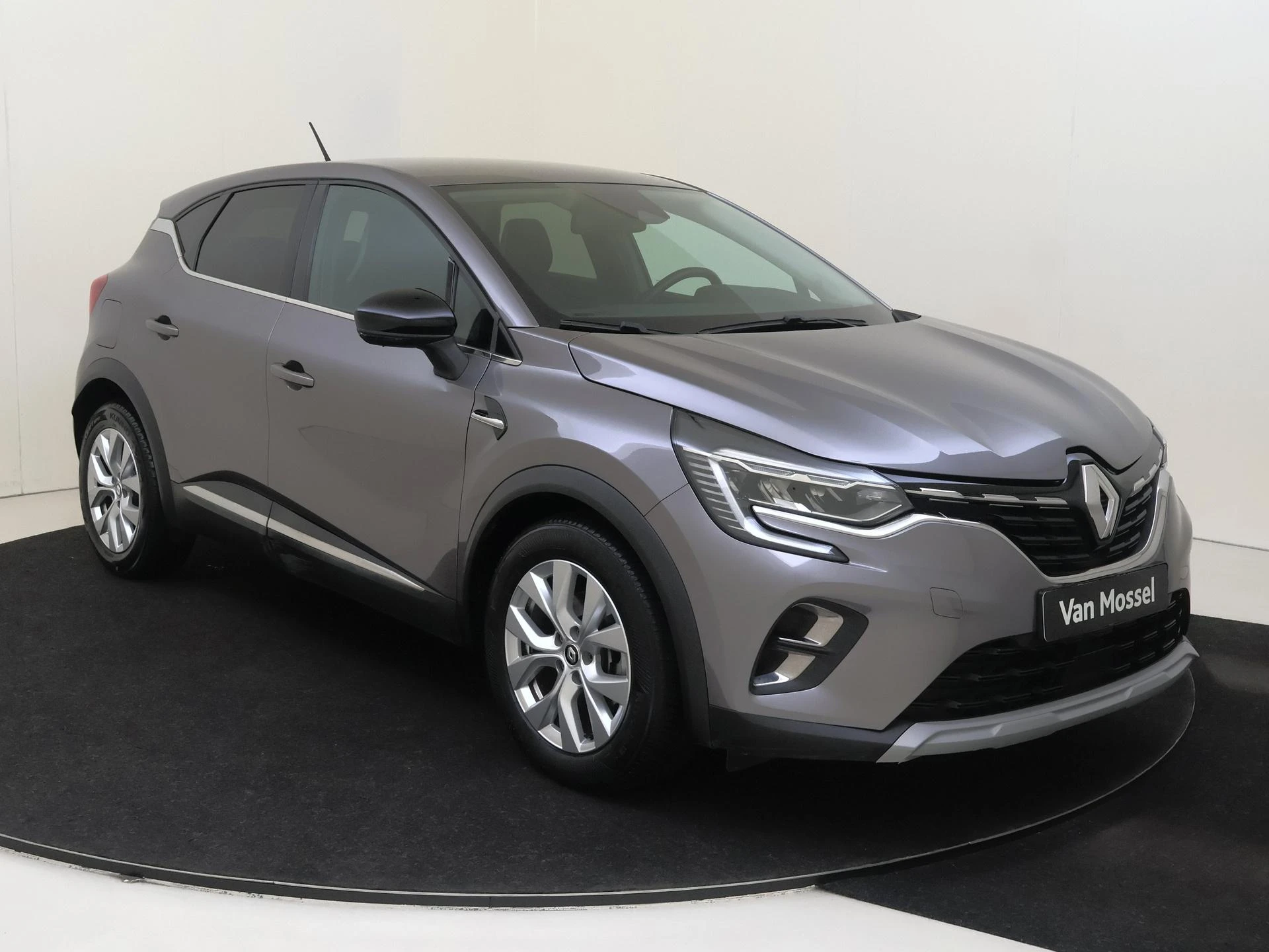 Renault Captur met kenteken 49 – autofoto 3