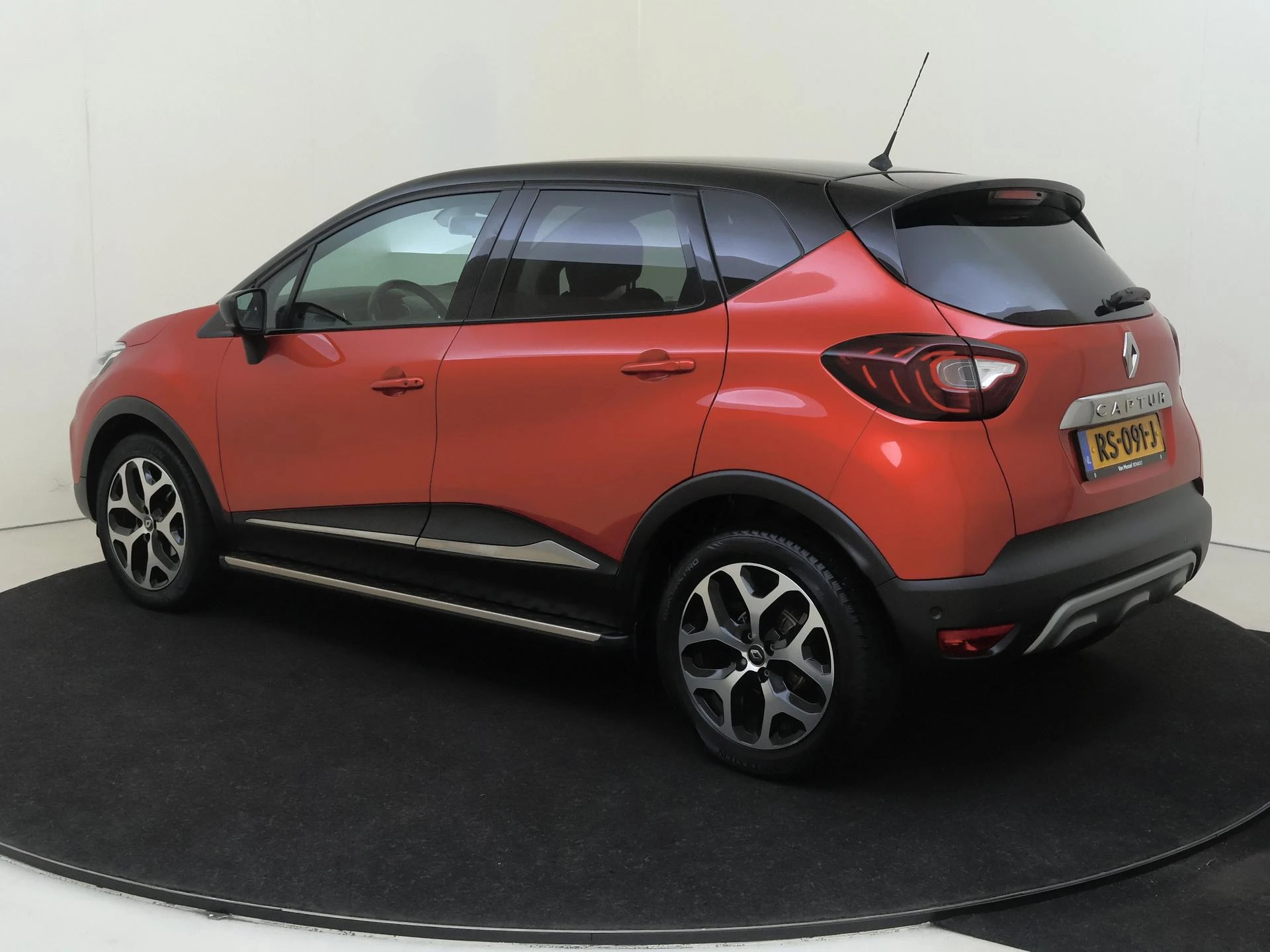 Renault Captur met kenteken 60100 – autofoto 4