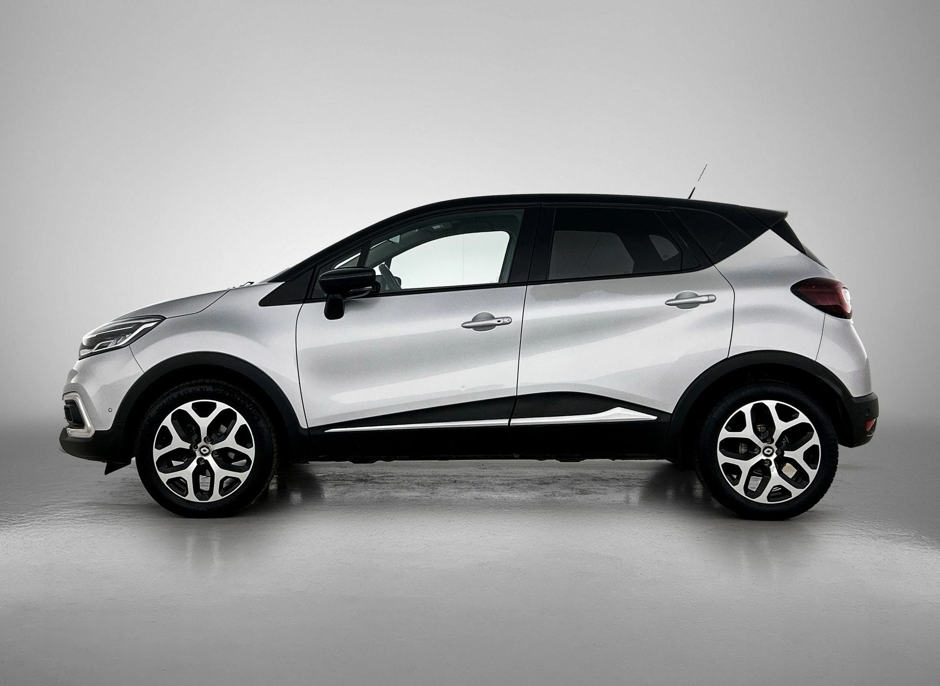 Renault Captur met kenteken 60100 – autofoto 4