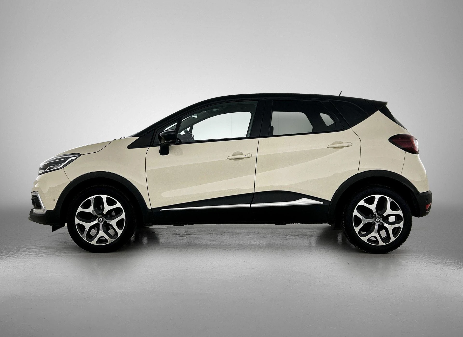 Renault Captur met kenteken 60100 – autofoto 4