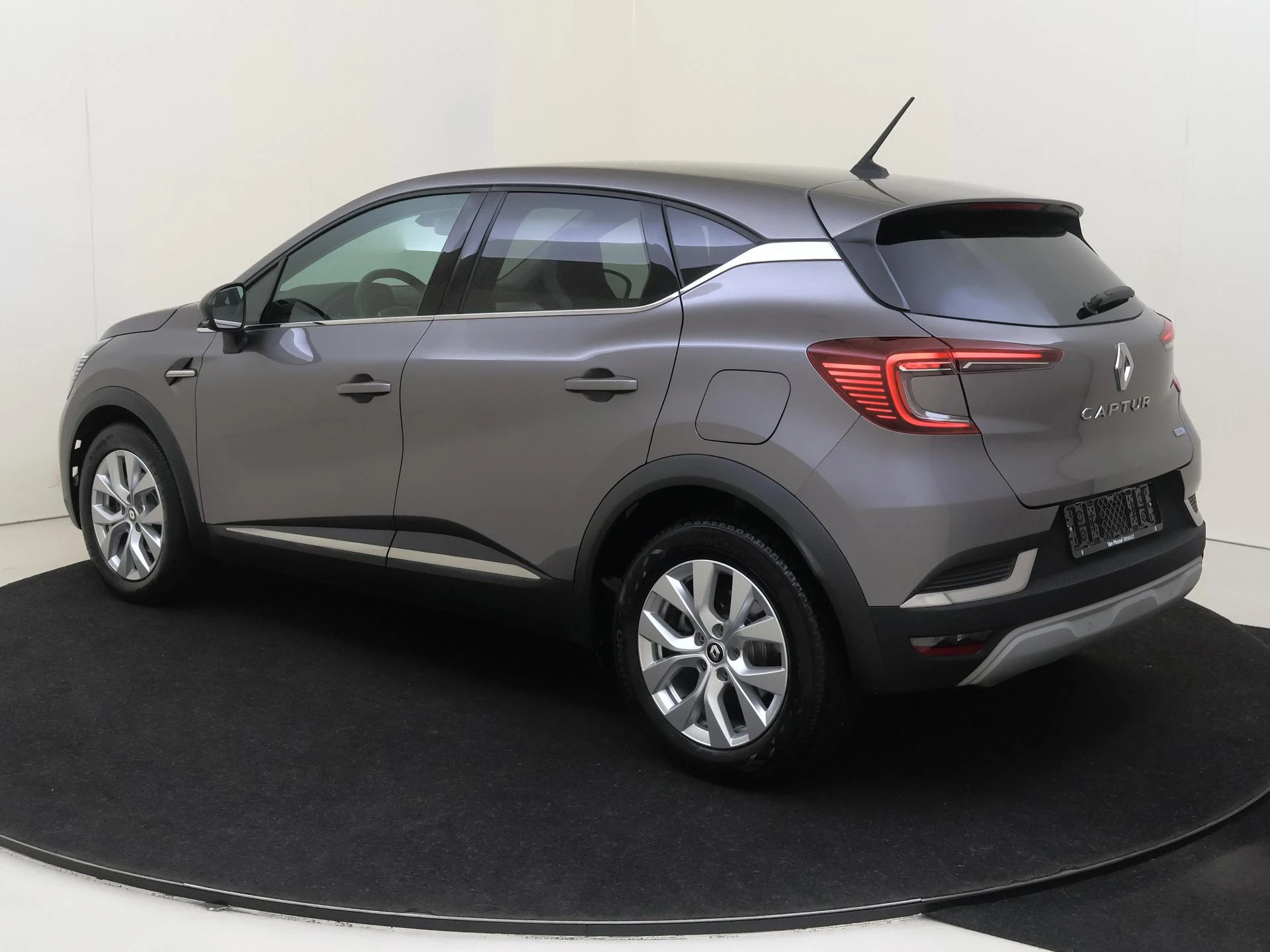 Renault Captur met kenteken 49 – autofoto 4