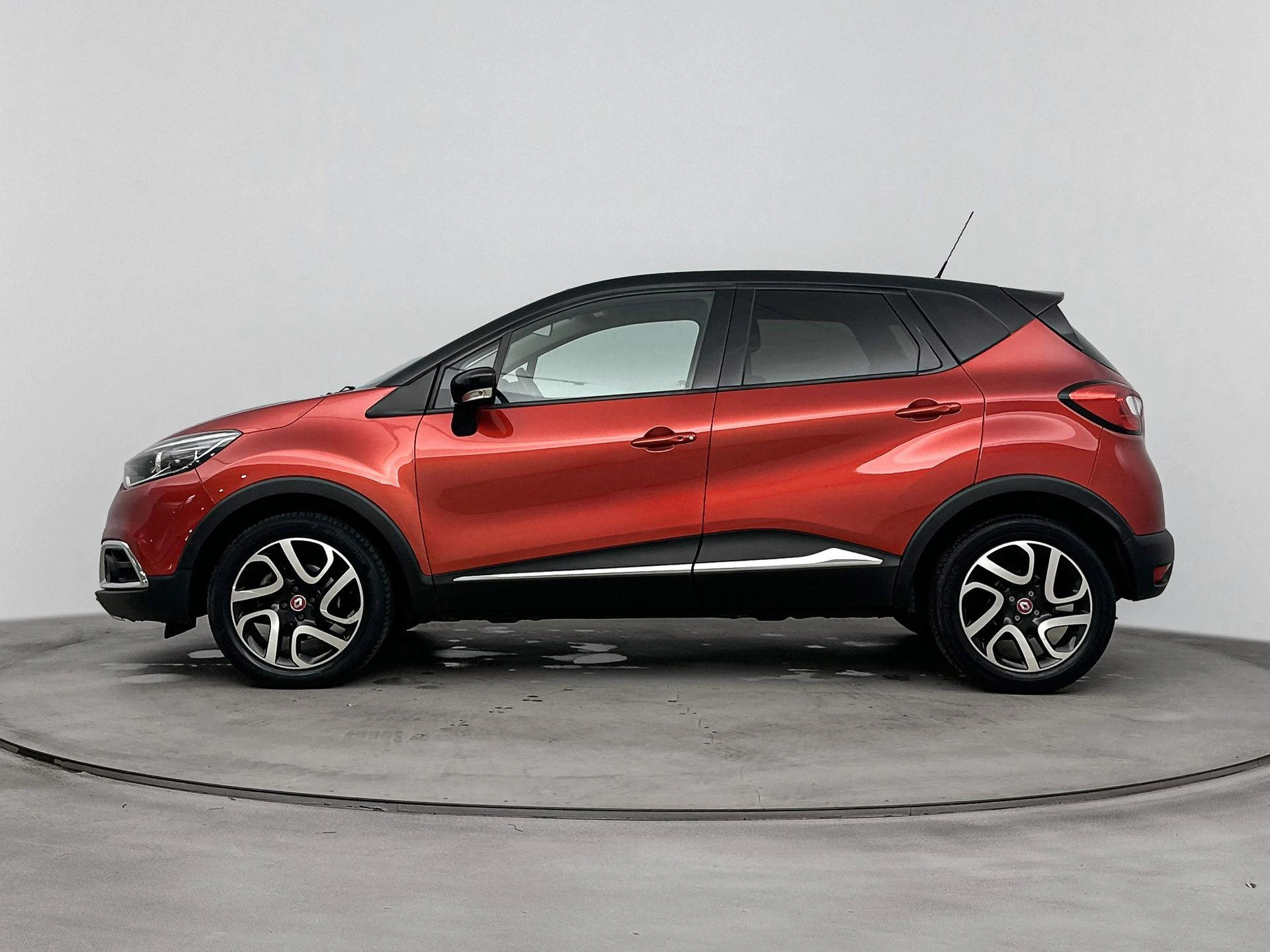 Renault Captur met kenteken 56100 – autofoto 4