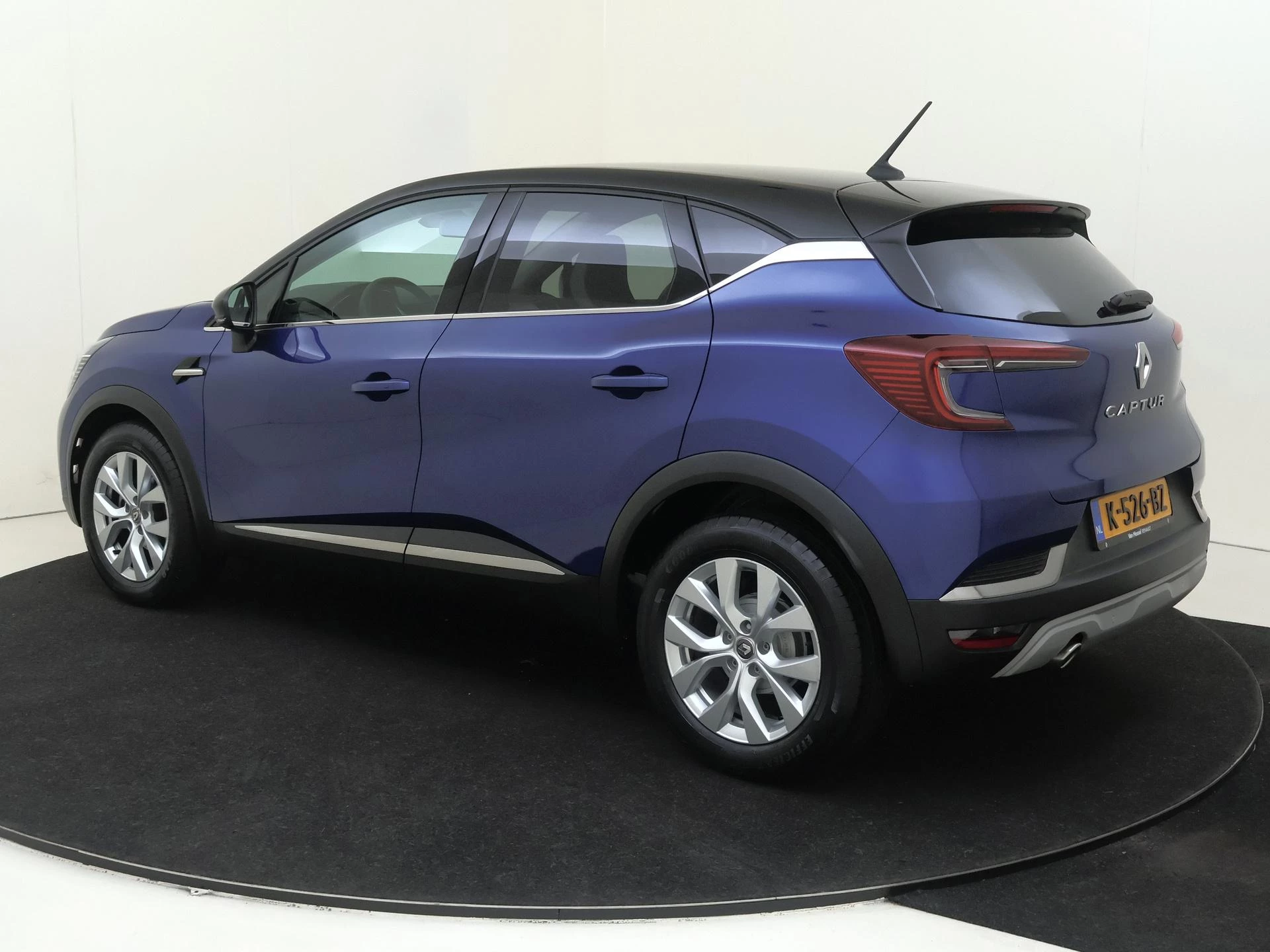 Renault Captur met kenteken 61100 – autofoto 4