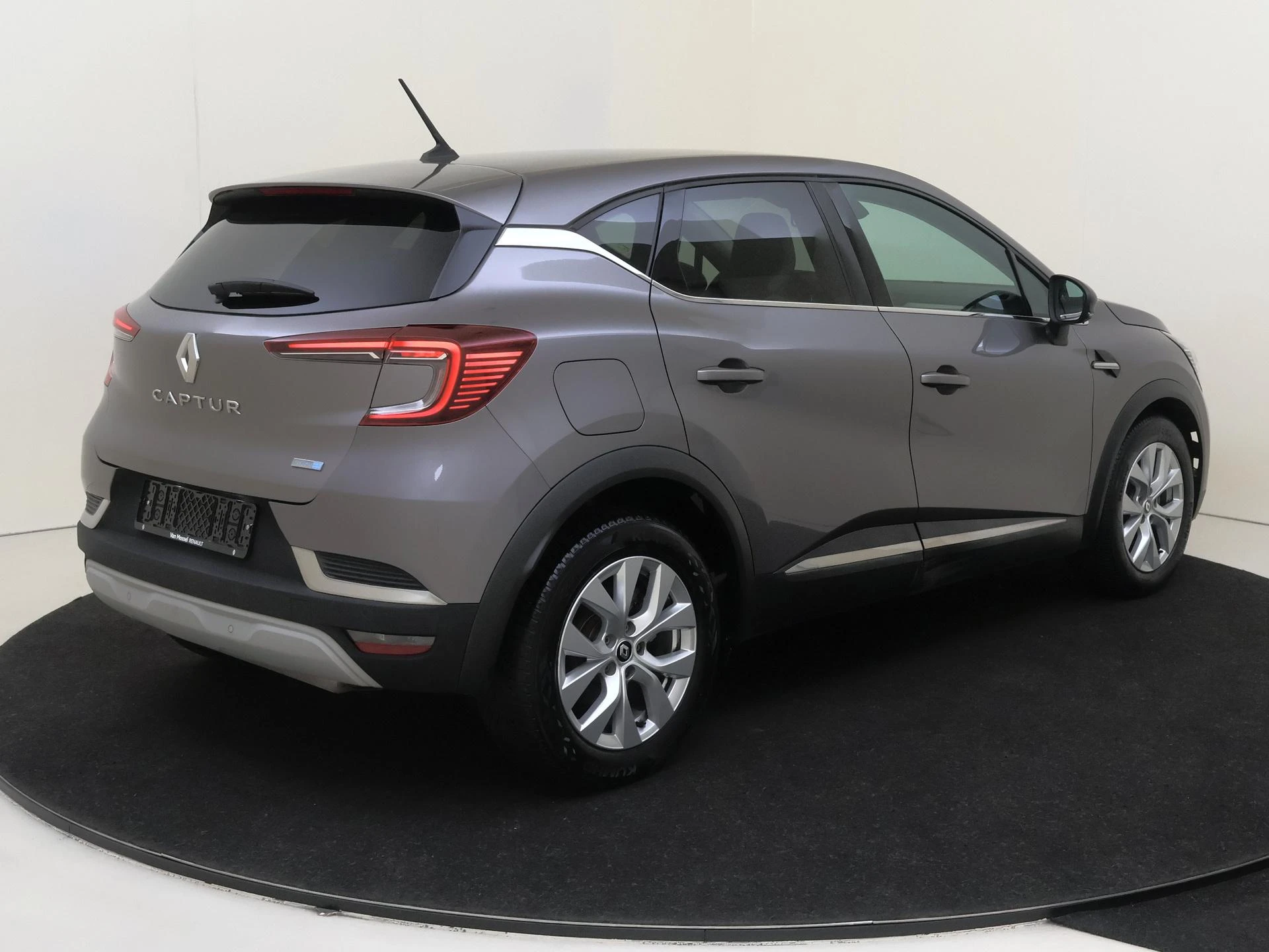 Renault Captur met kenteken 49 – autofoto 5