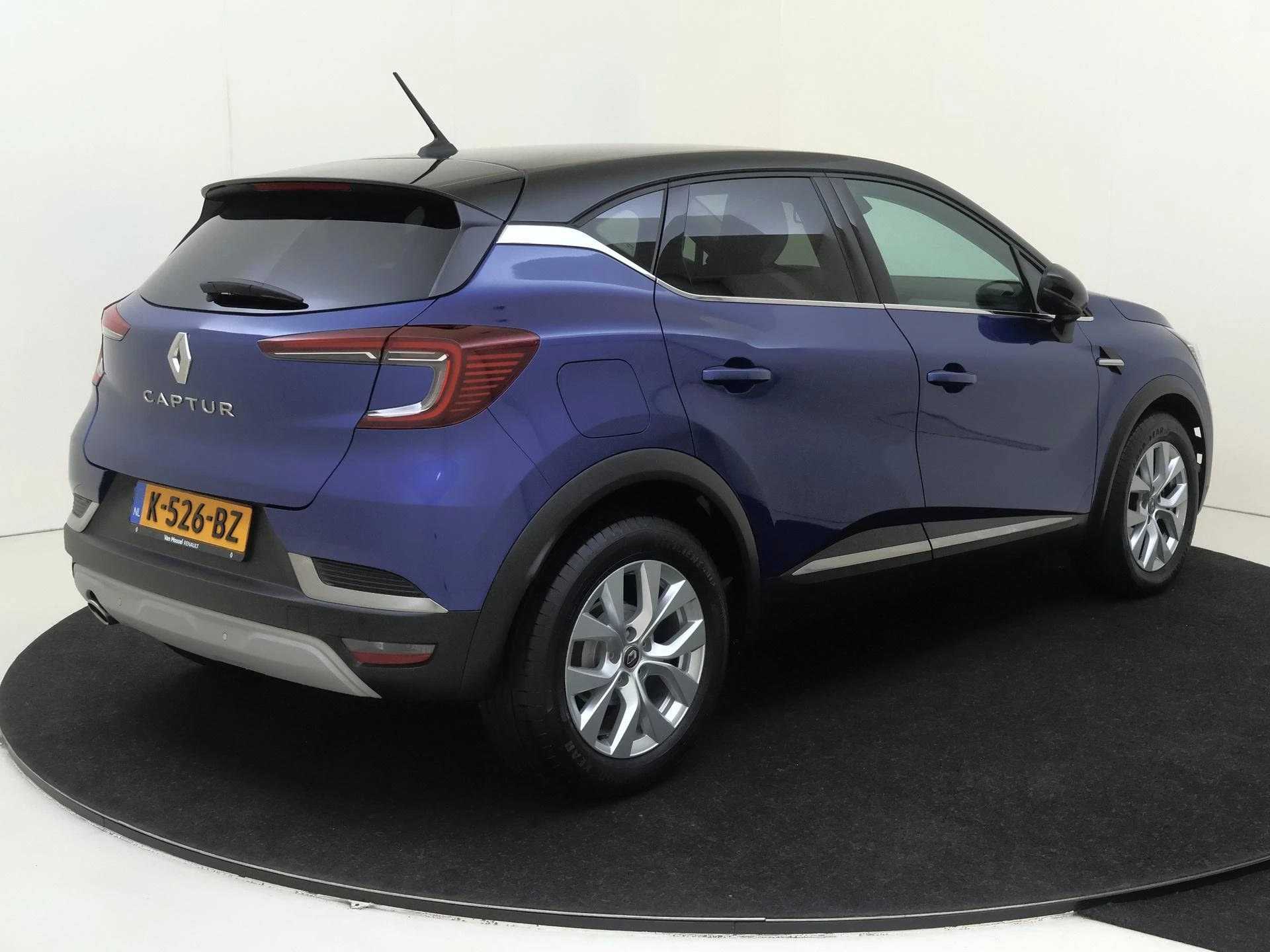 Renault Captur met kenteken 61100 – autofoto 5
