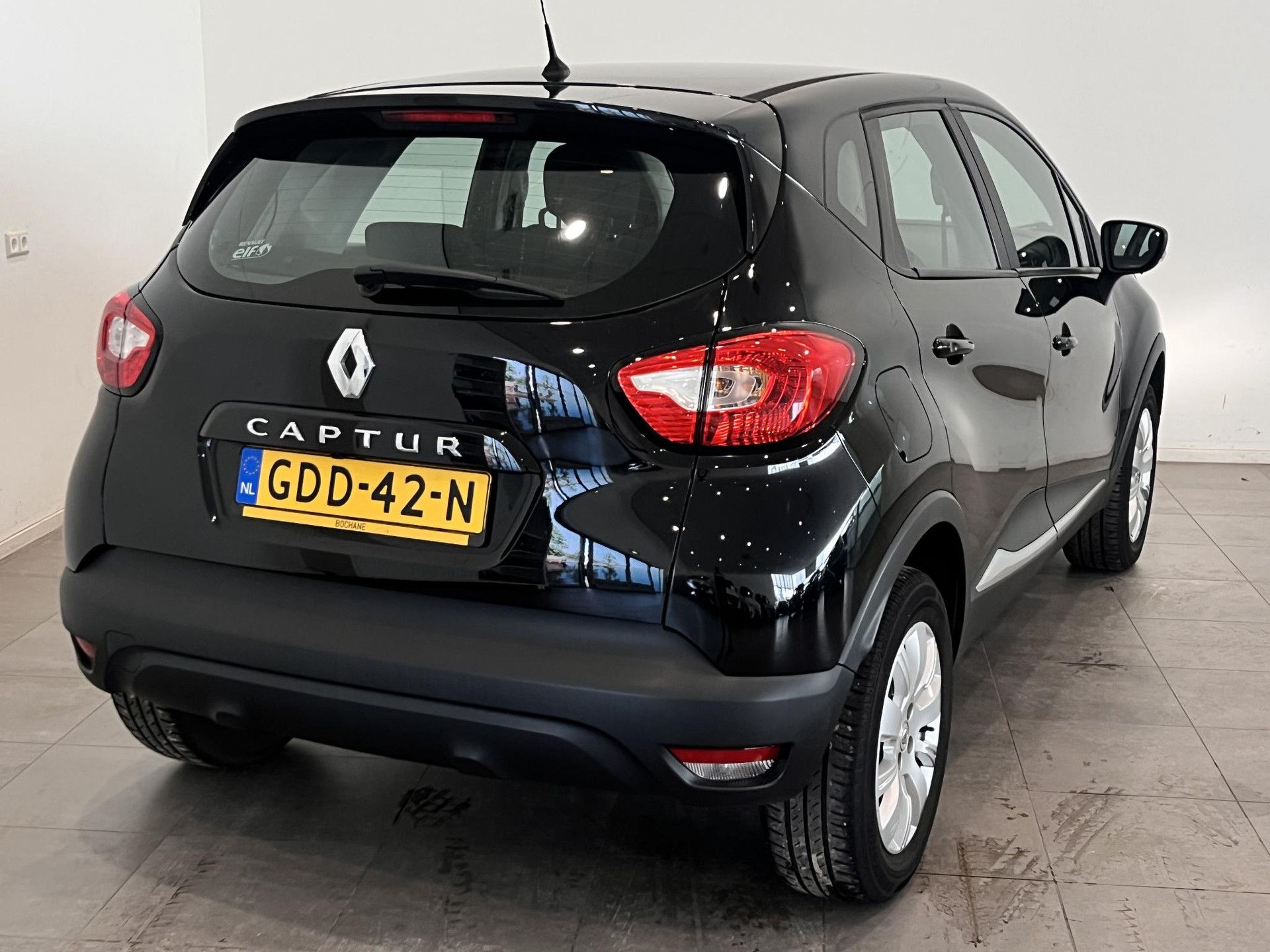 Renault Captur met kenteken GDD-42-N – achteraanzicht