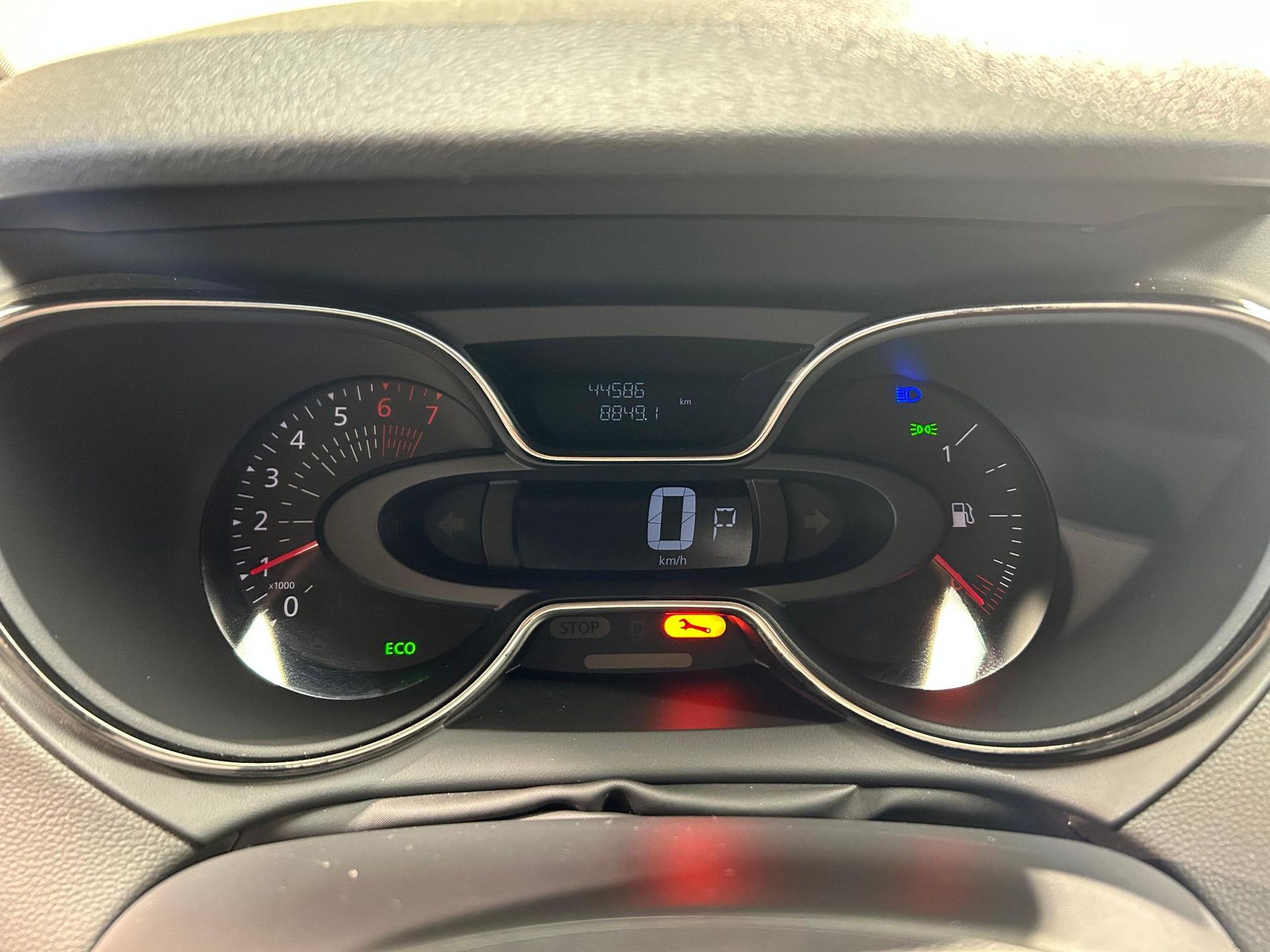Renault Captur met kenteken H-624-RV – dashboard