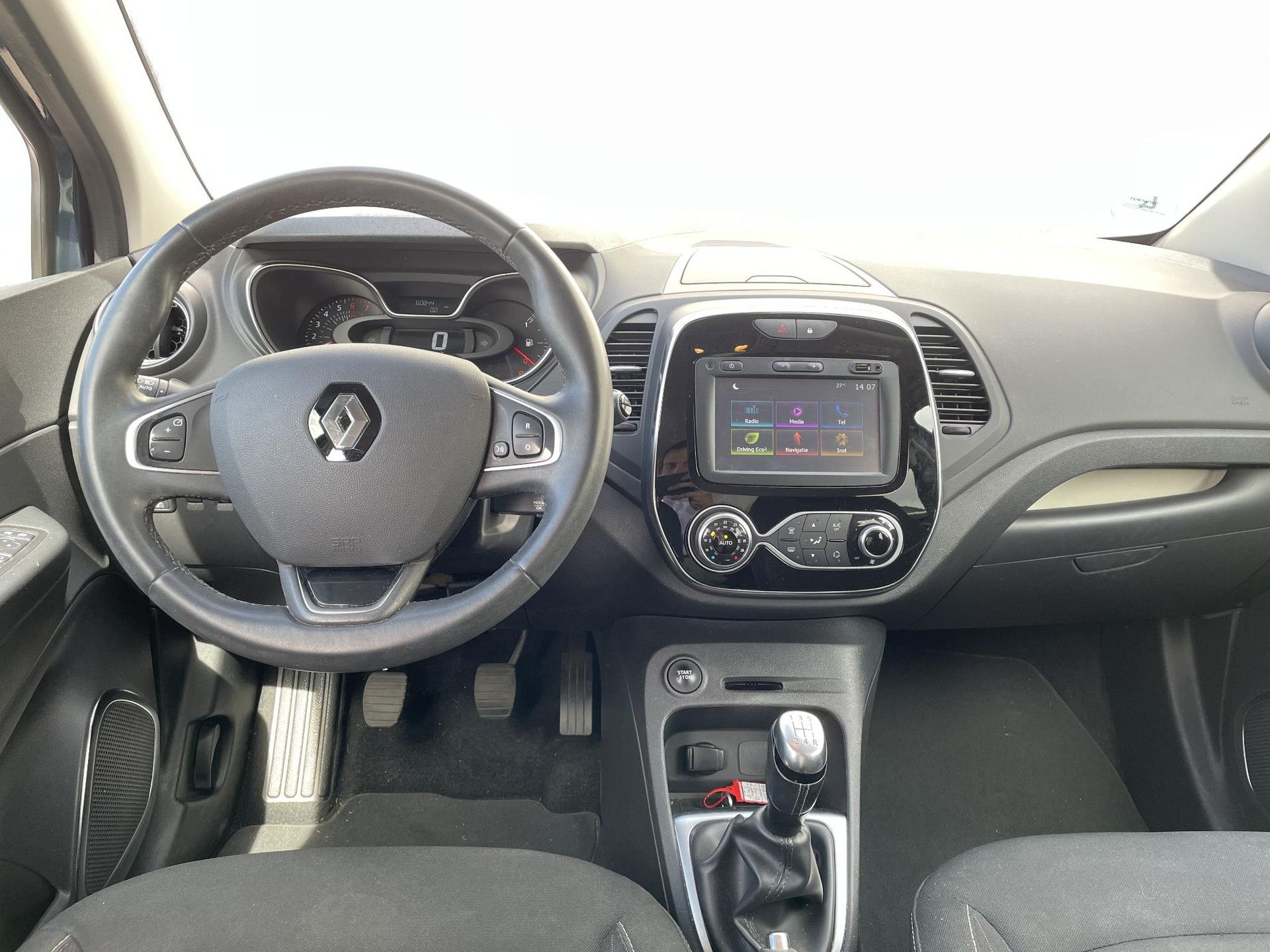 Renault Captur met kenteken J-891-GB – interieur