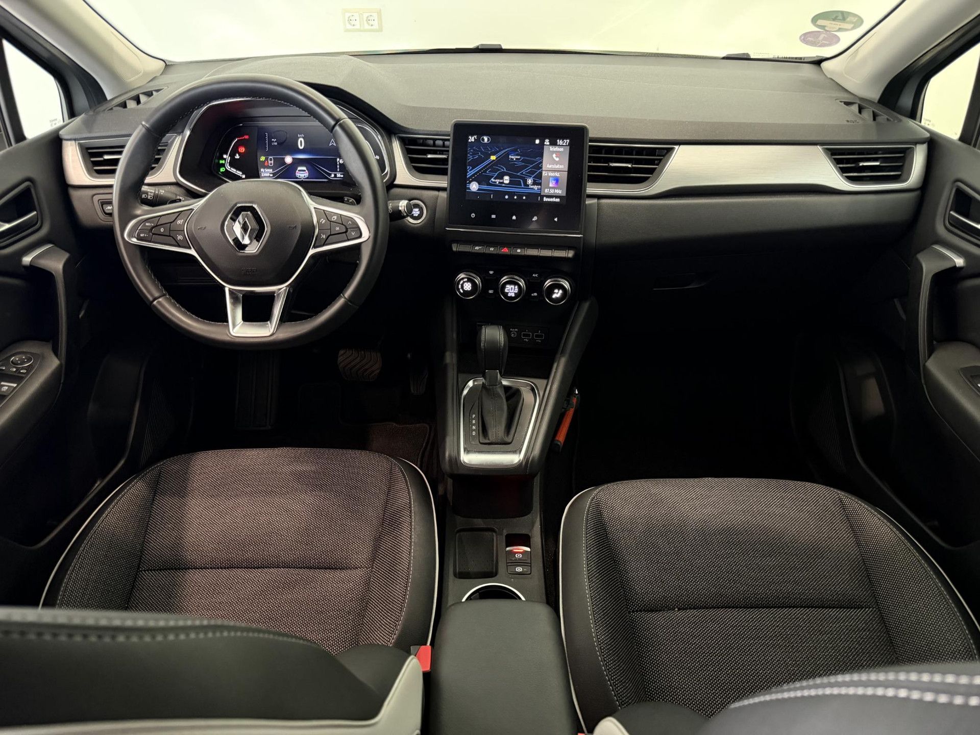 Renault Captur met kenteken K-243-NT – interieur