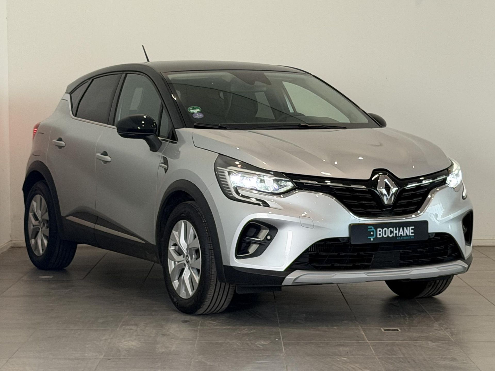 Renault Captur met kenteken K-243-NT – detailfoto