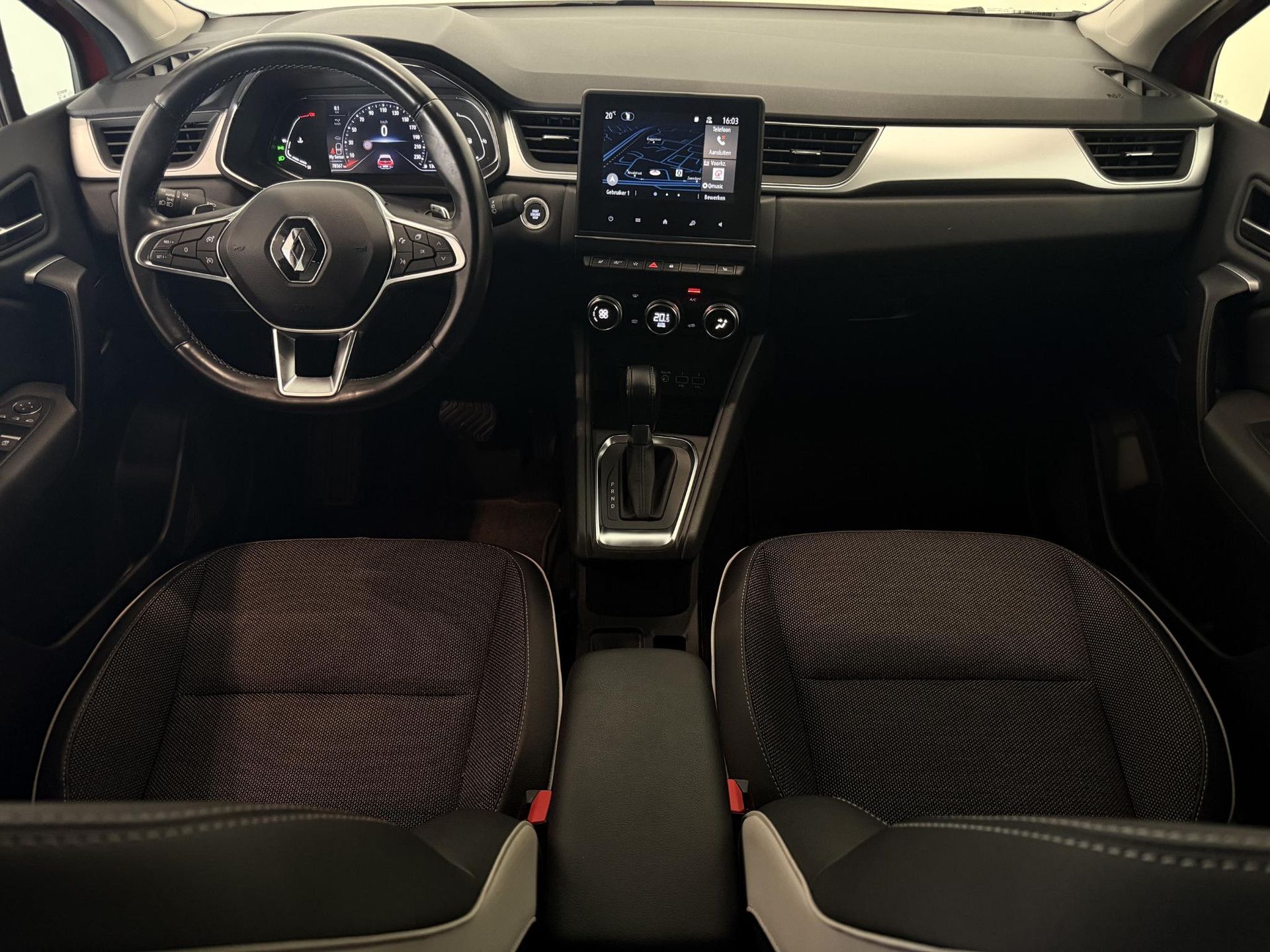 Renault Captur met kenteken KST-63-T – interieur