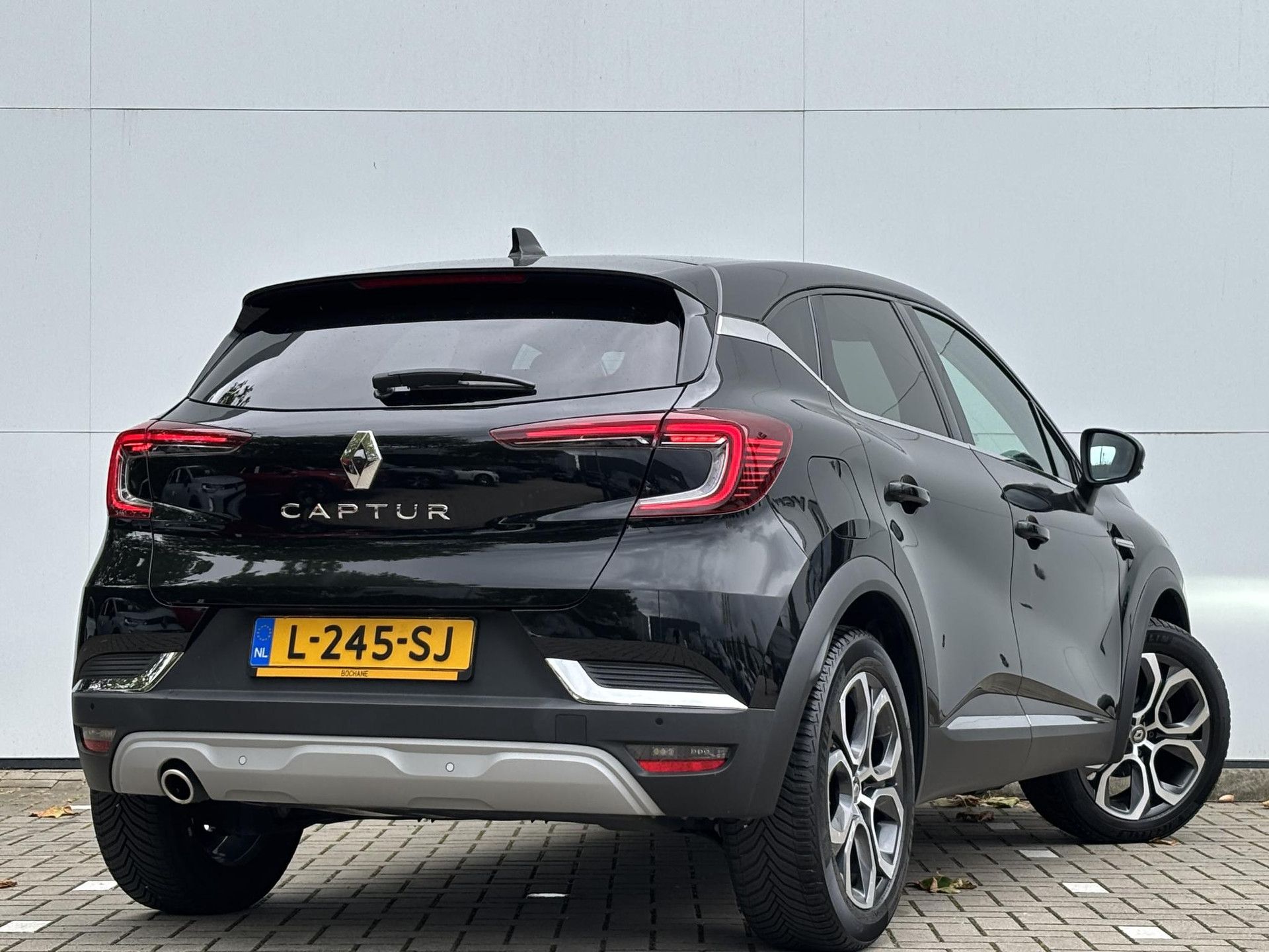 Renault Captur met kenteken L-245-SJ – achteraanzicht
